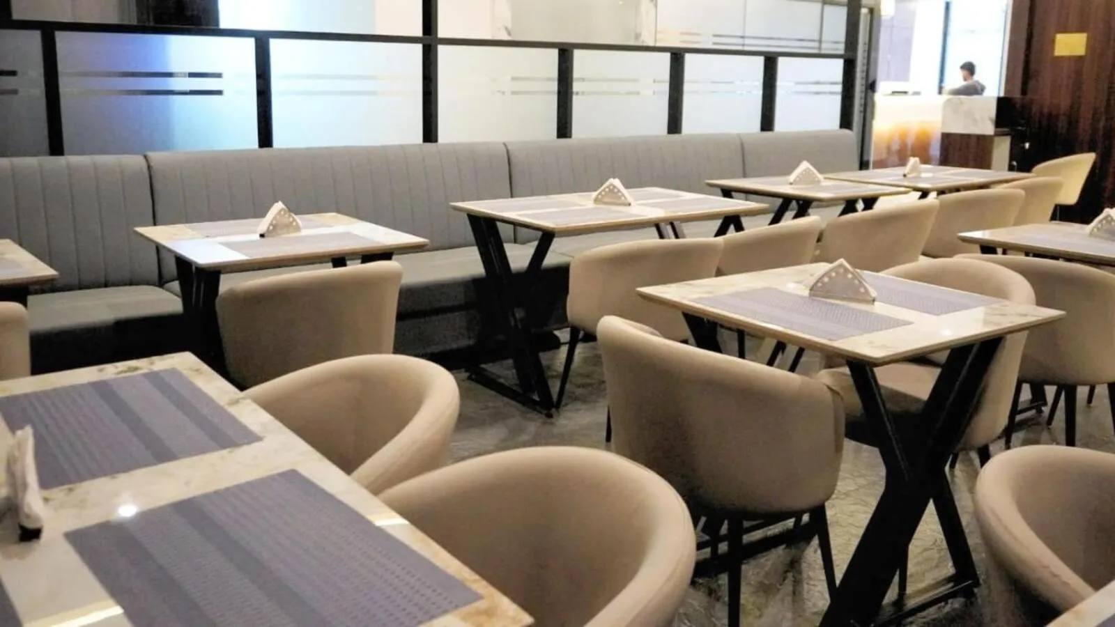 Yellow Sapphire Hotel Gachibowli