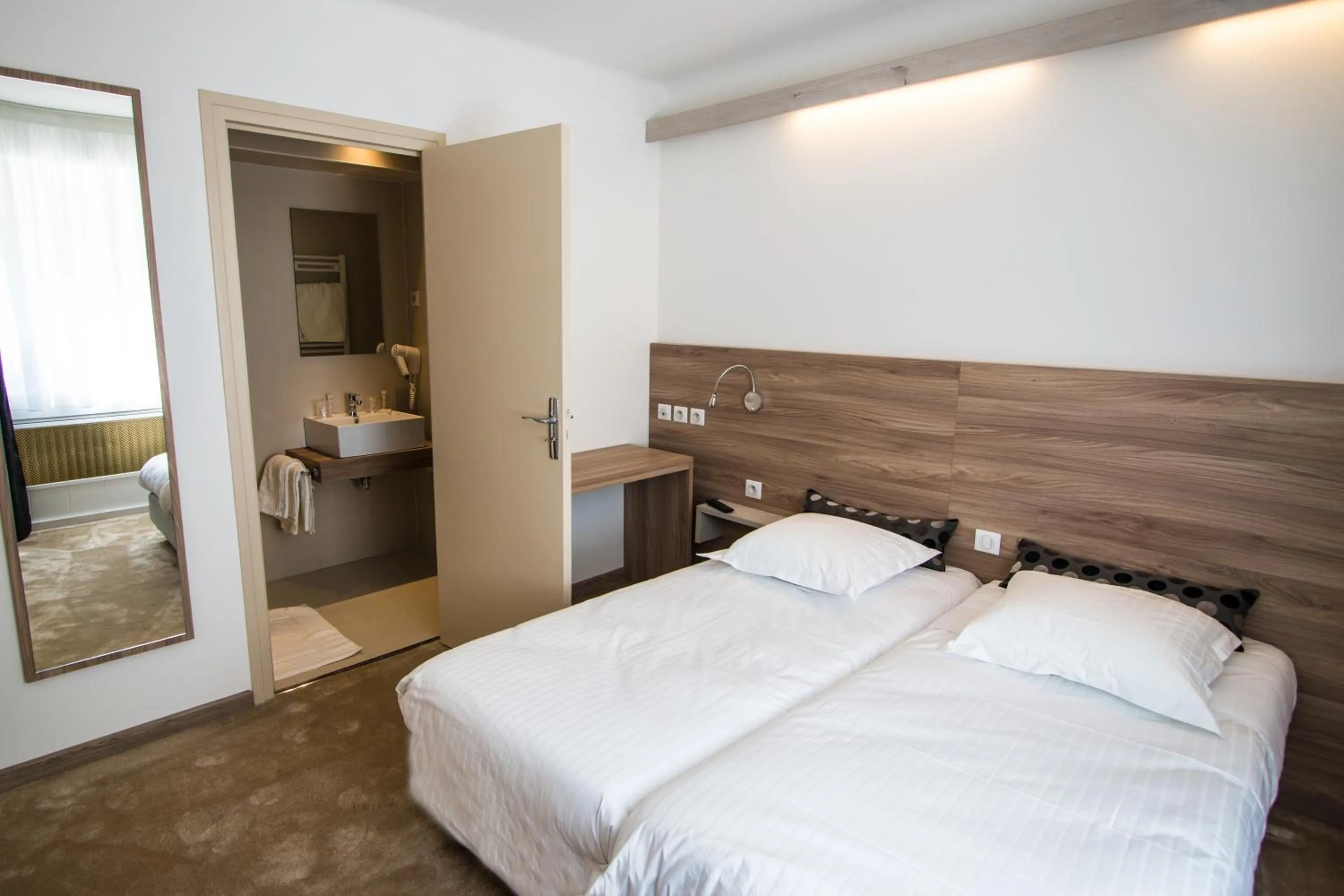 Photo of the whole room, Bed in Hotel Les Voyageurs