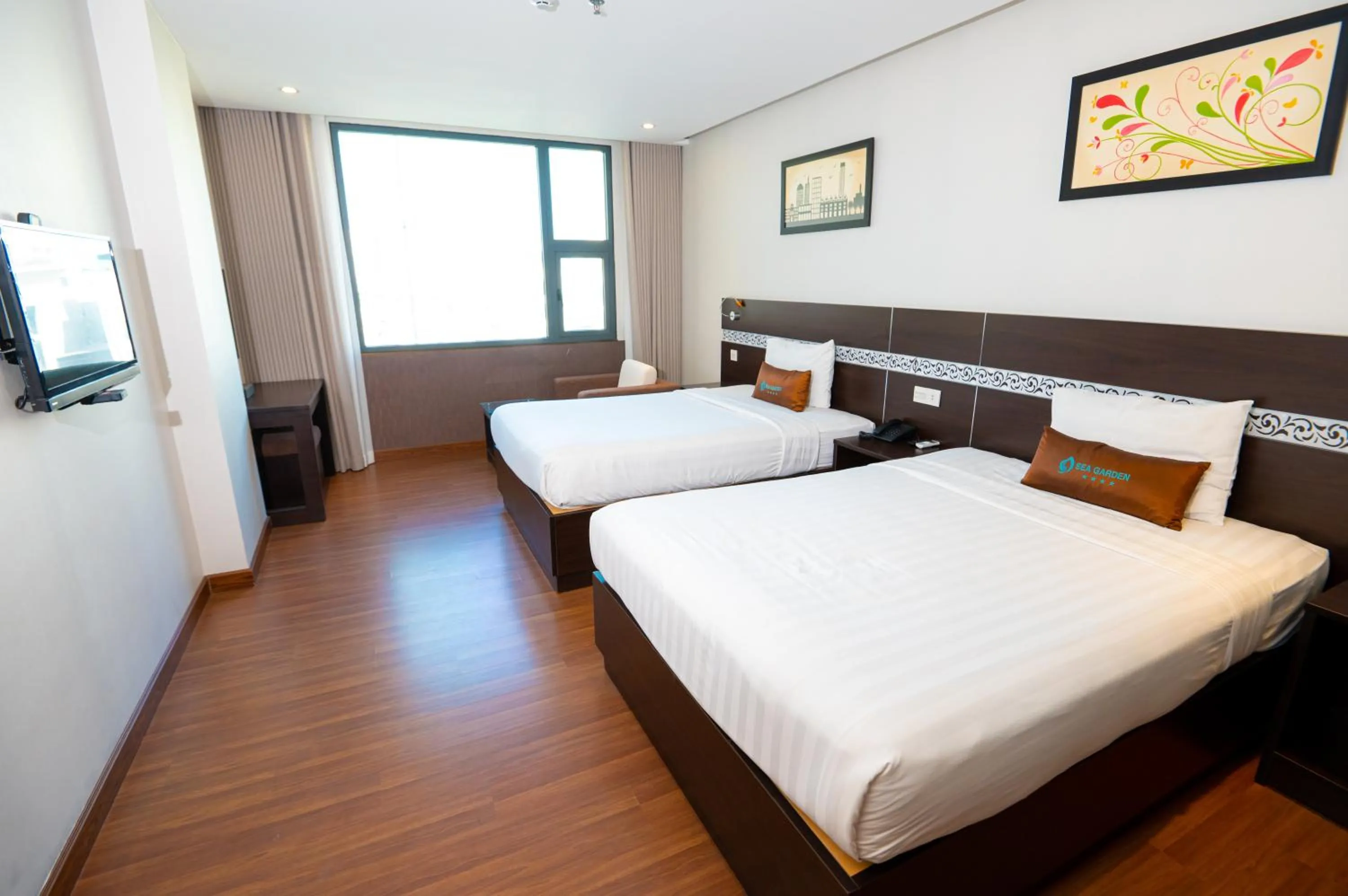 Bedroom, Bed in Sea Garden Hotel