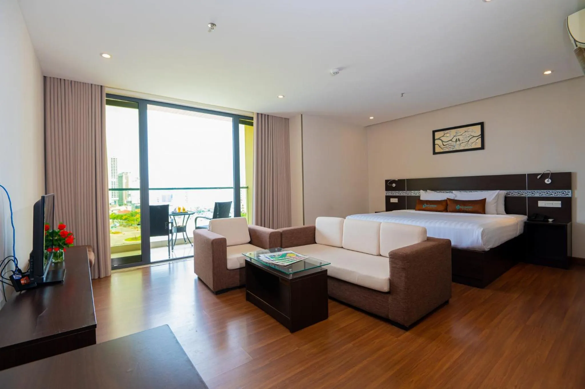 Communal lounge/ TV room, Bed in Sea Garden Hotel