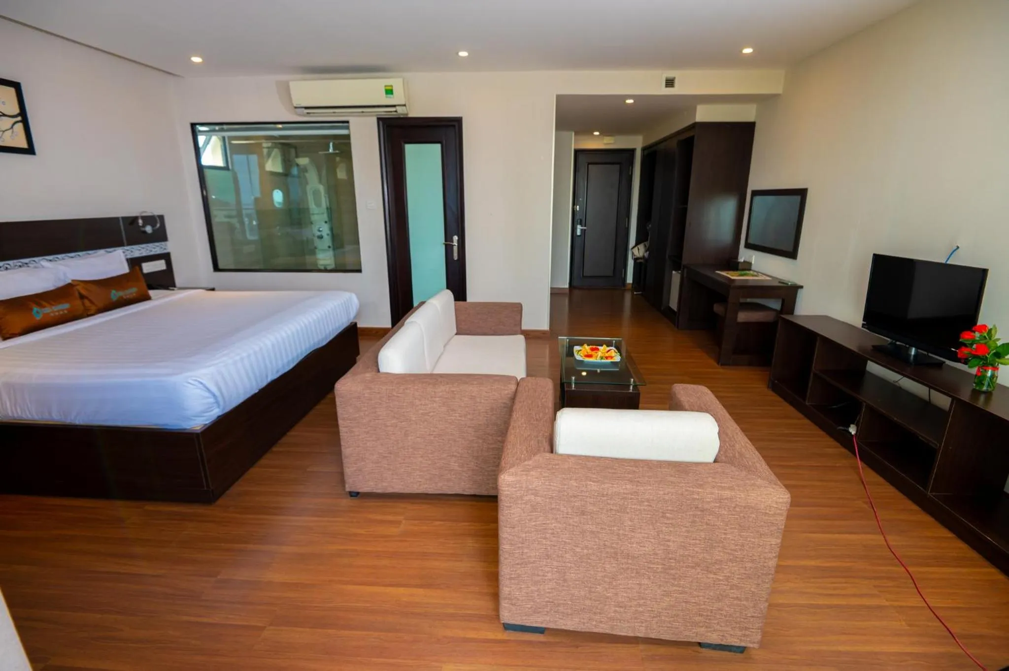 Living room, Bed in Sea Garden Hotel