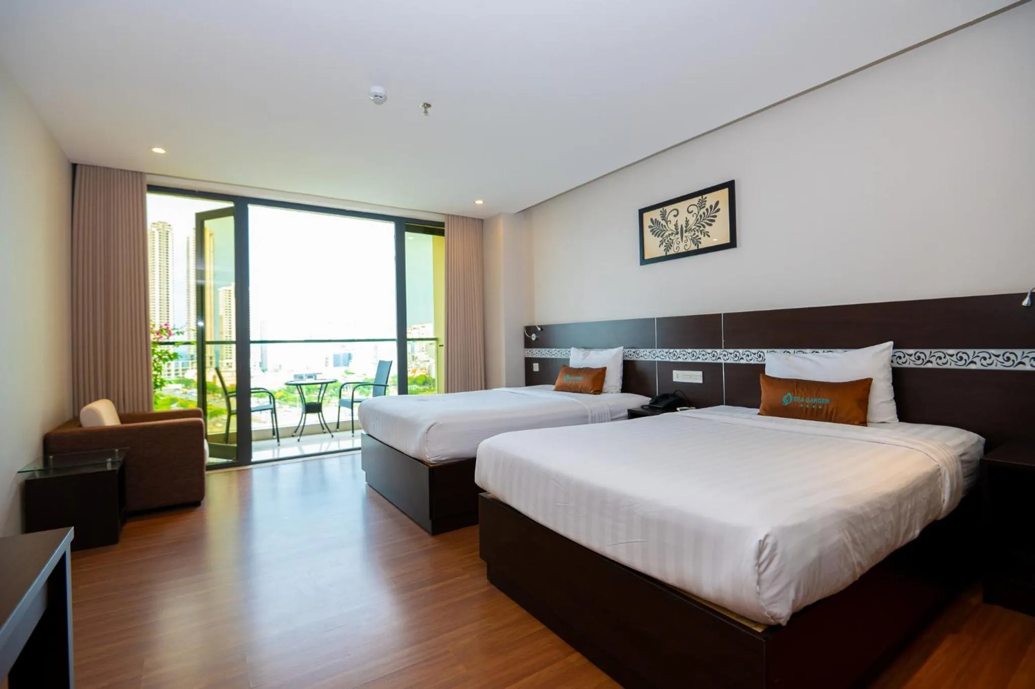 Balcony/Terrace, Bed in Sea Garden Hotel