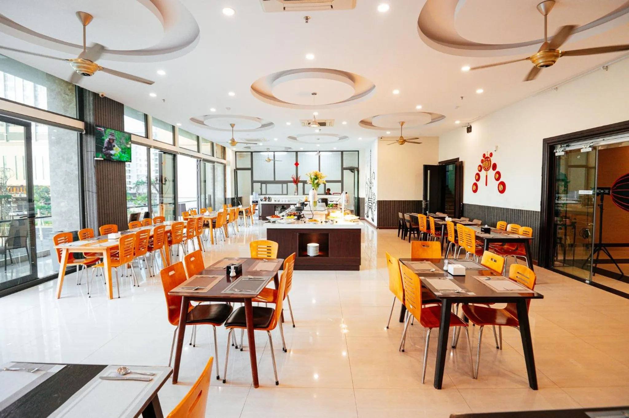 Restaurant/places to eat in Sea Garden Hotel