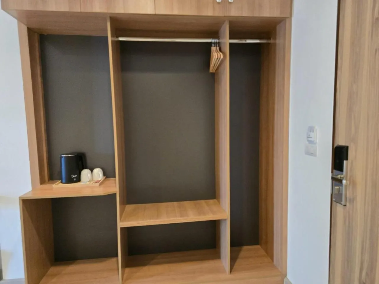 wardrobe in Manee Mantra Hotel, Kanchanaburi