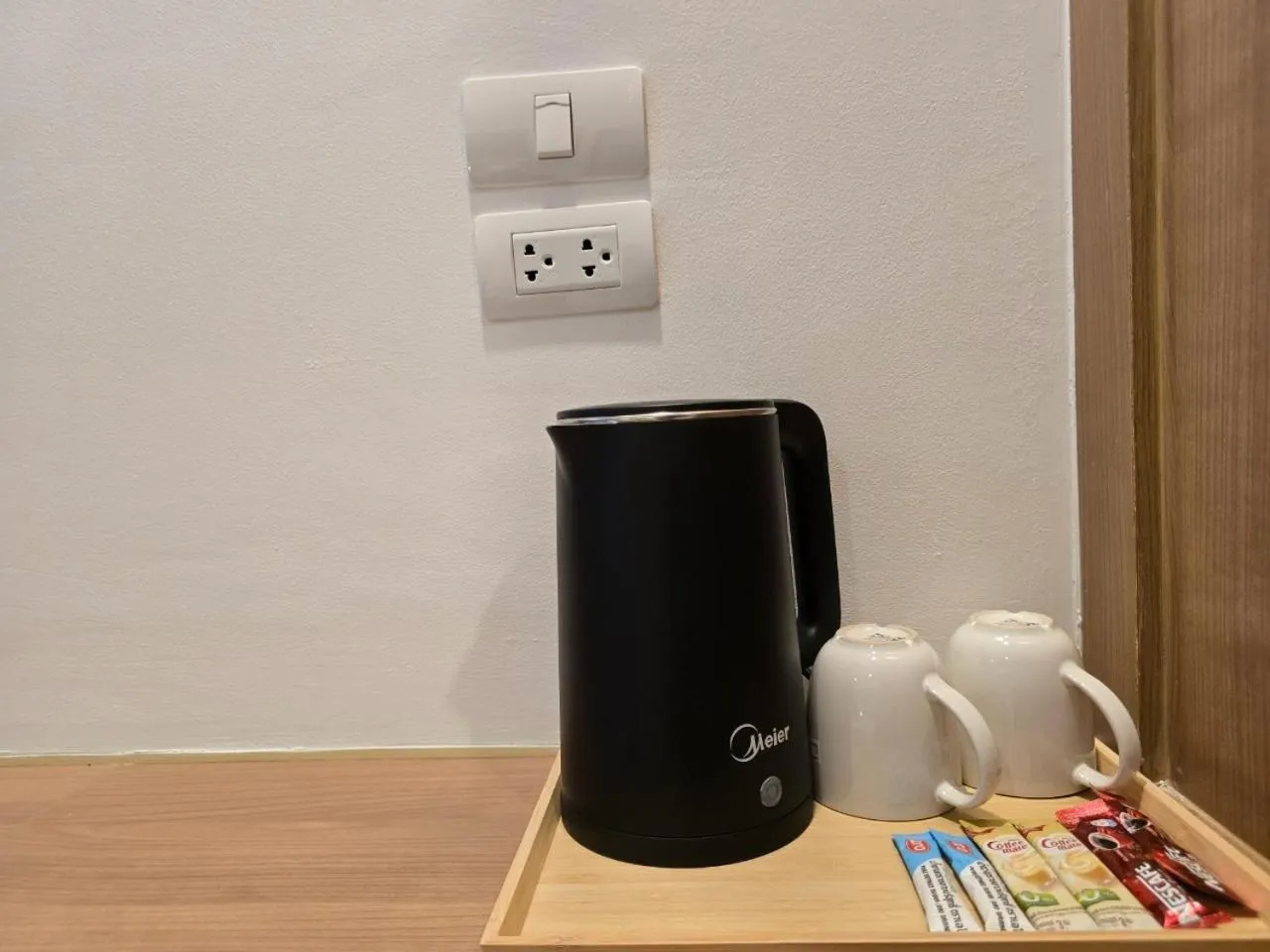 Coffee/tea facilities in Manee Mantra Hotel, Kanchanaburi