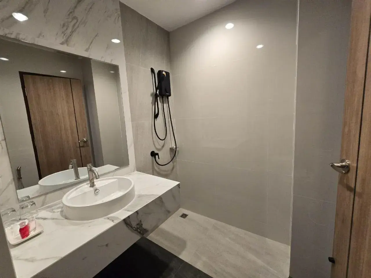 Family Room in Manee Mantra Hotel, Kanchanaburi Family Room in Manee Mantra Hotel, Kanchanaburi