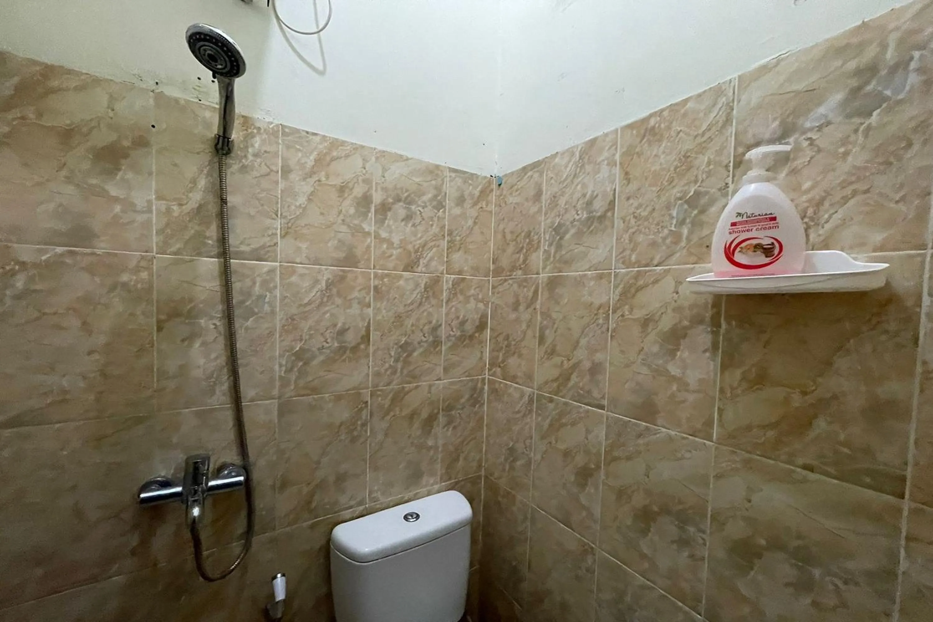 Shower in Jirek Homestay Bukittinggi