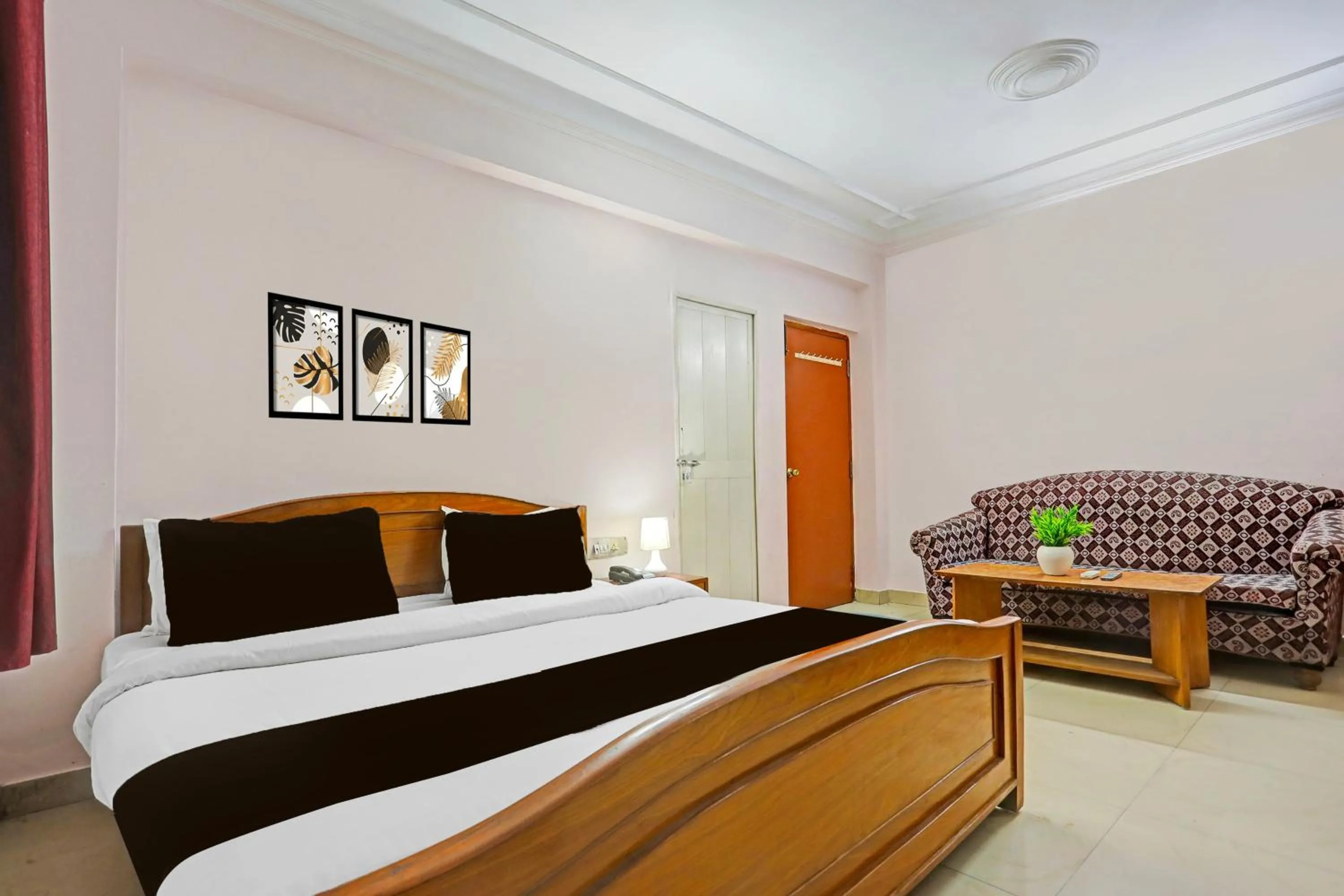Bedroom, Bed in Super Hotel O Bhagalpur Railway Junction