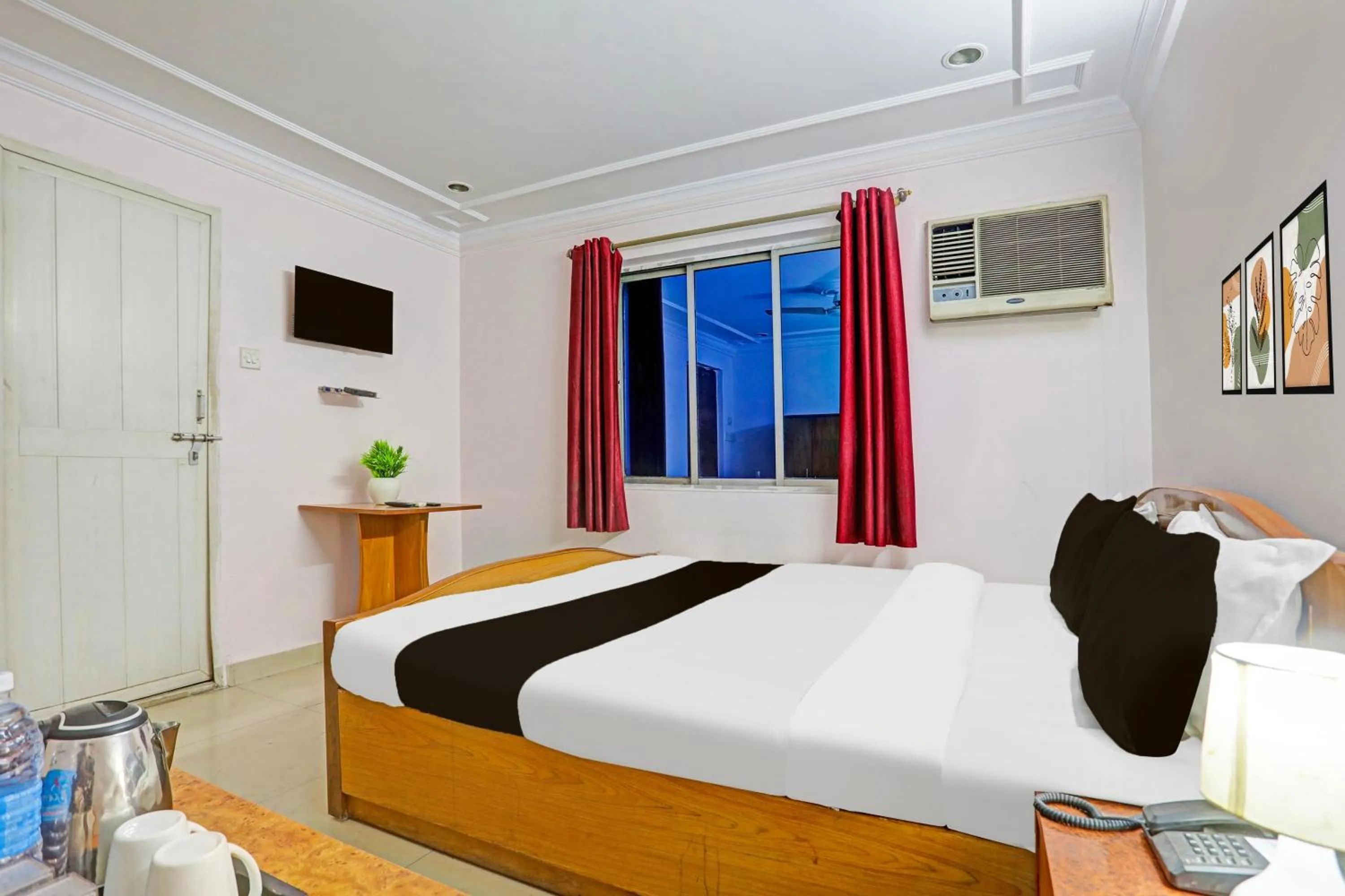 Bedroom, Bed in Super Hotel O Bhagalpur Railway Junction