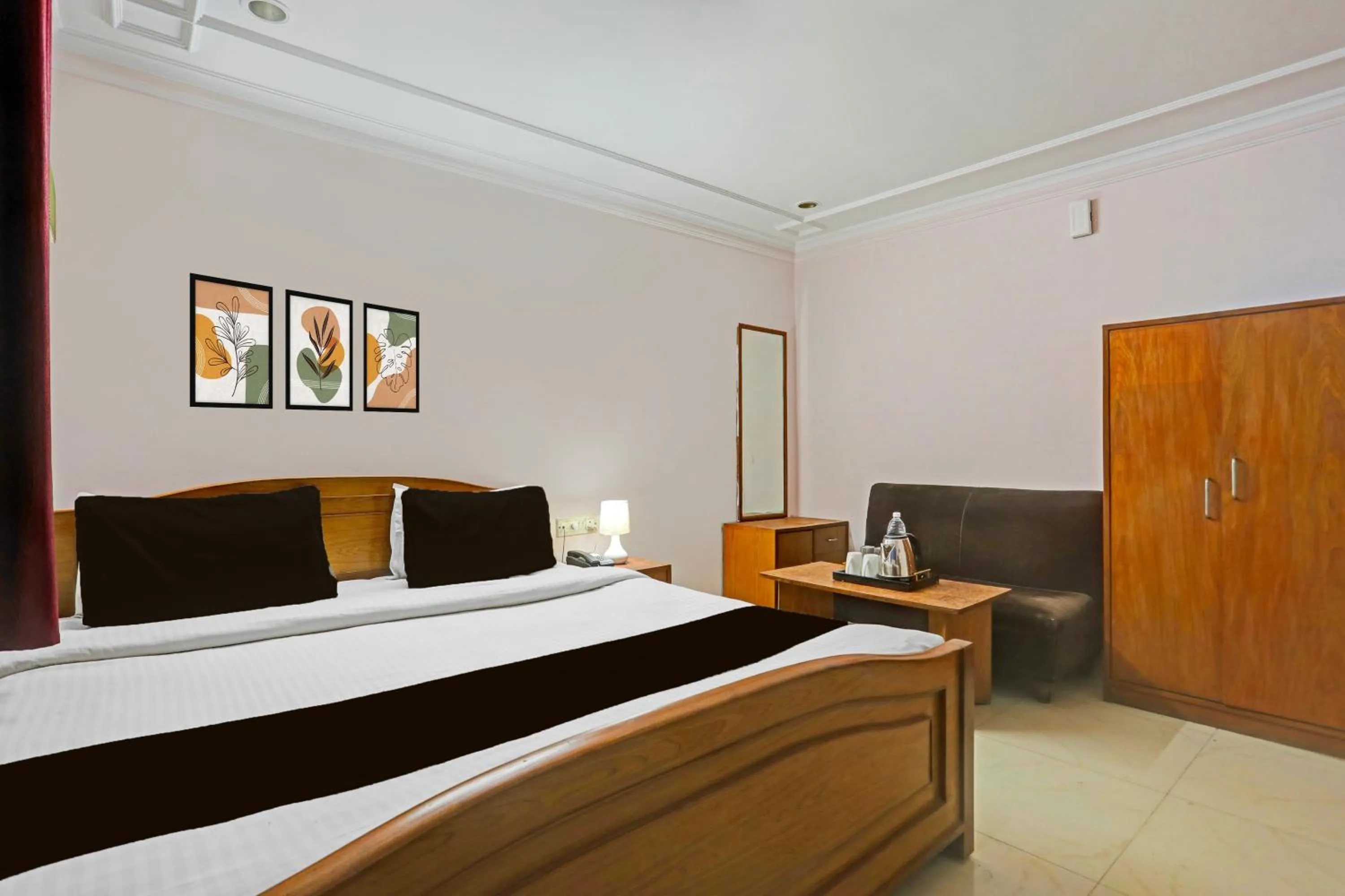 Bedroom, Bed in Super Hotel O Bhagalpur Railway Junction