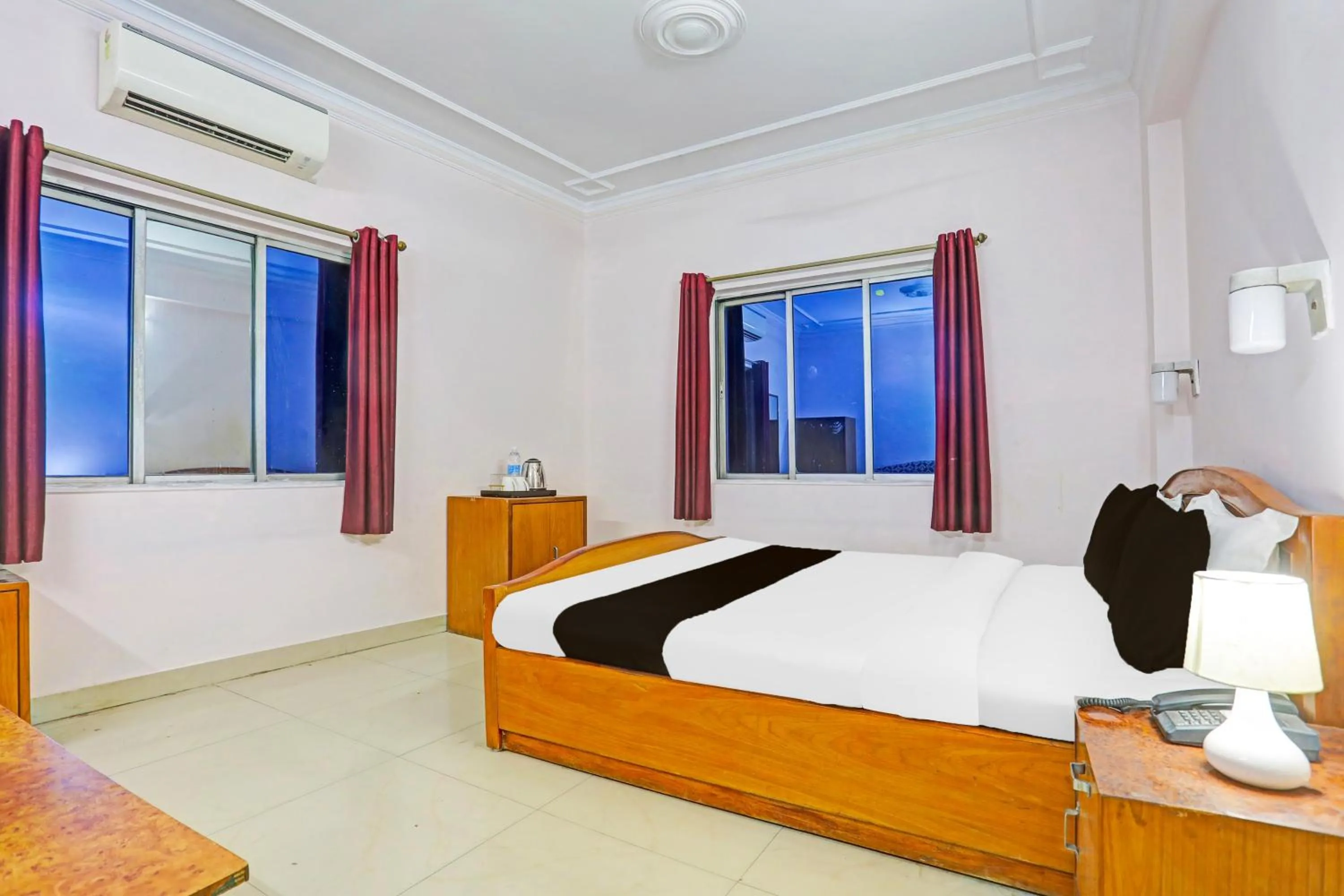 Bedroom, Bed in Super Hotel O Bhagalpur Railway Junction