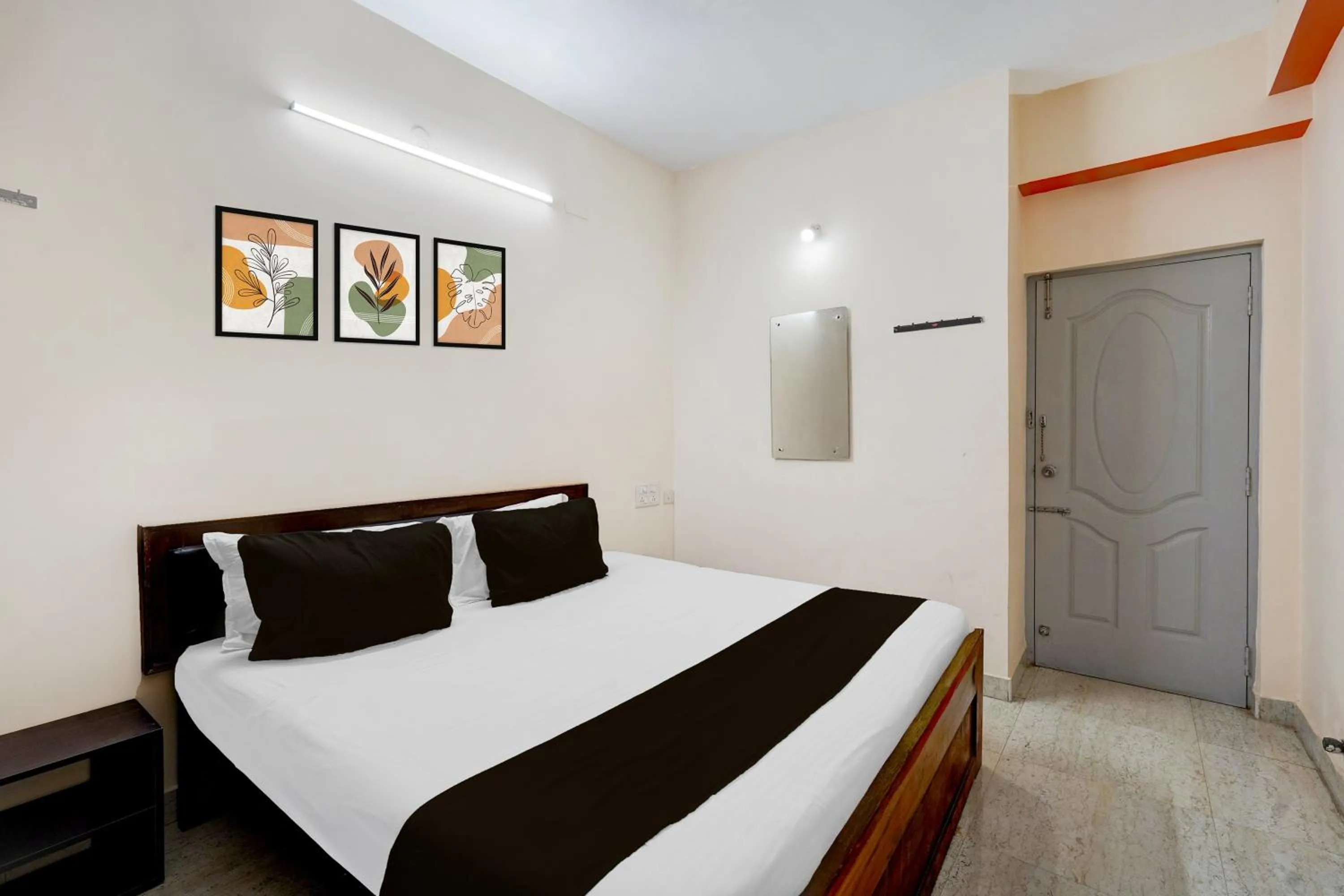 Bedroom, Bed in Super Townhouse Balaji Dental College Pallikarani Formerly Orchid Sankrish