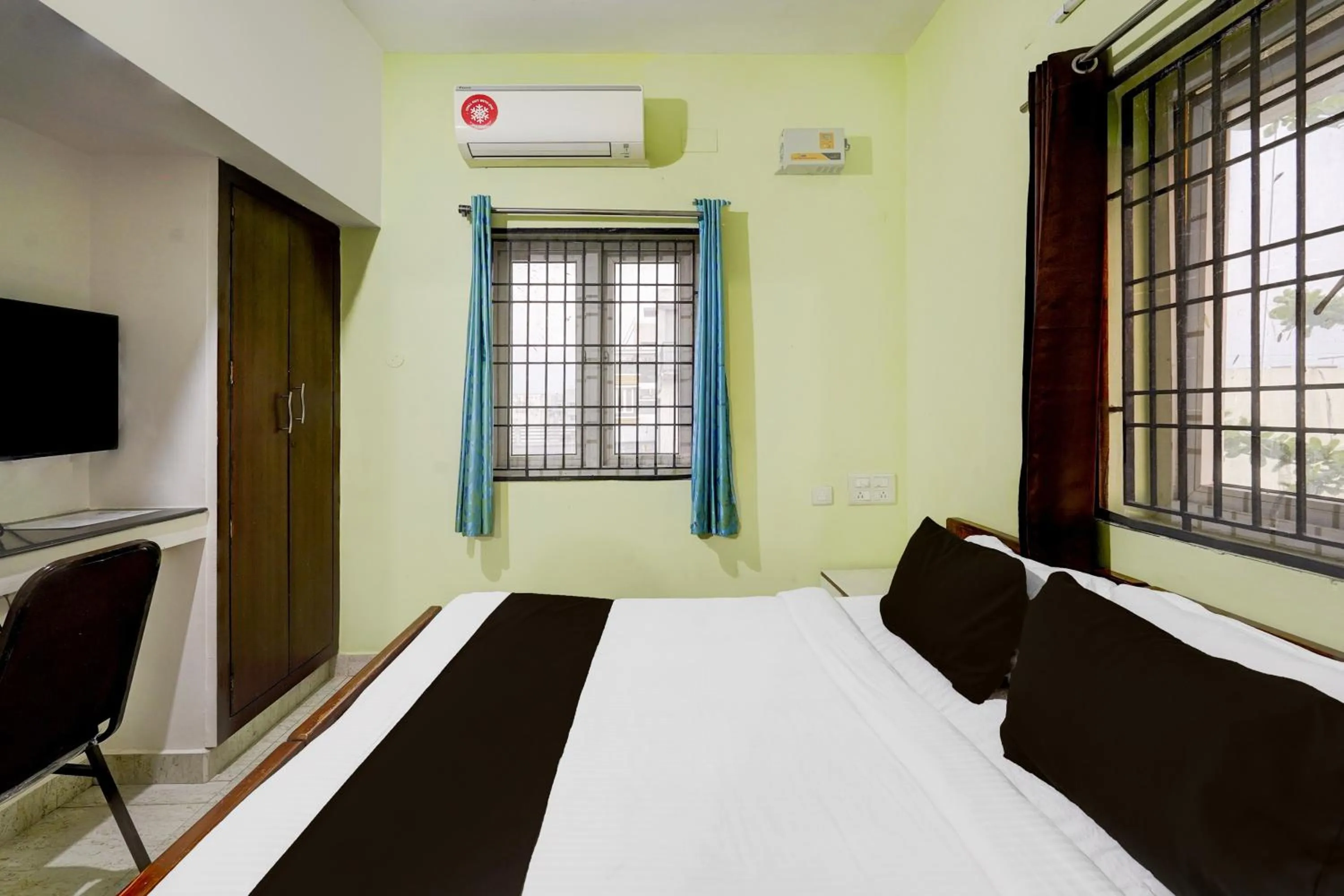Bedroom, Bed in Super Townhouse Balaji Dental College Pallikarani Formerly Orchid Sankrish