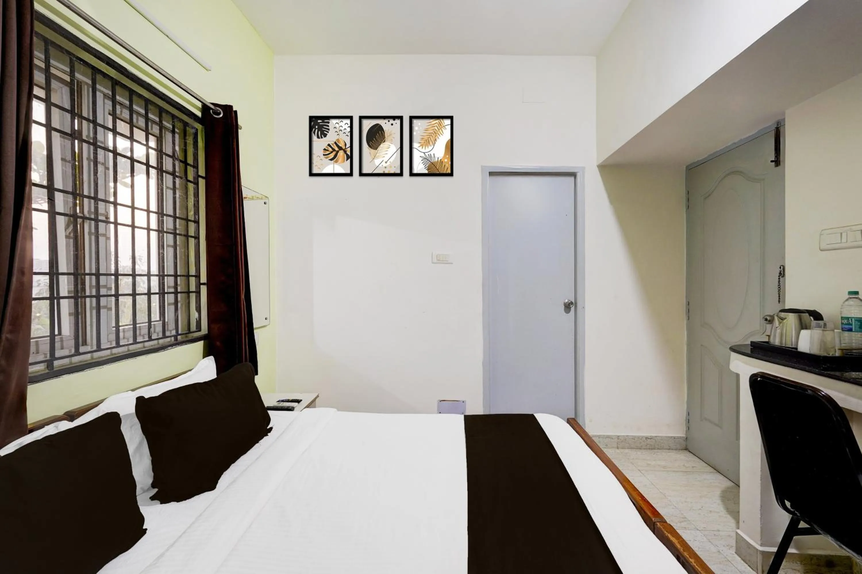 Bedroom, Bed in Super Townhouse Balaji Dental College Pallikarani Formerly Orchid Sankrish