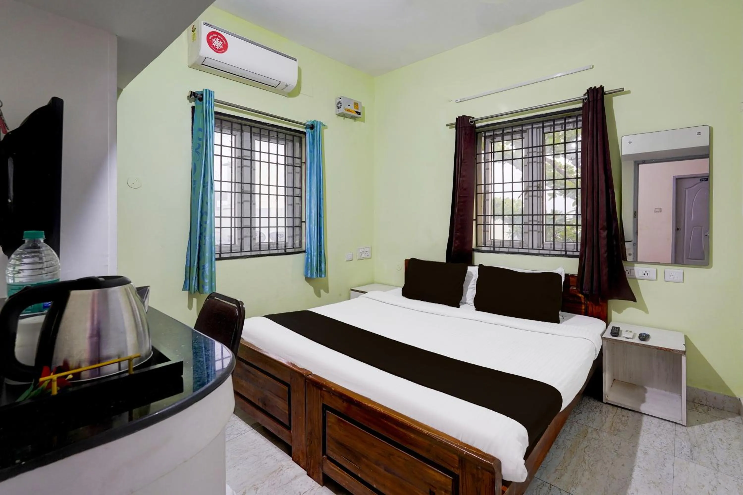 Bedroom, Bed in Super Townhouse Balaji Dental College Pallikarani Formerly Orchid Sankrish