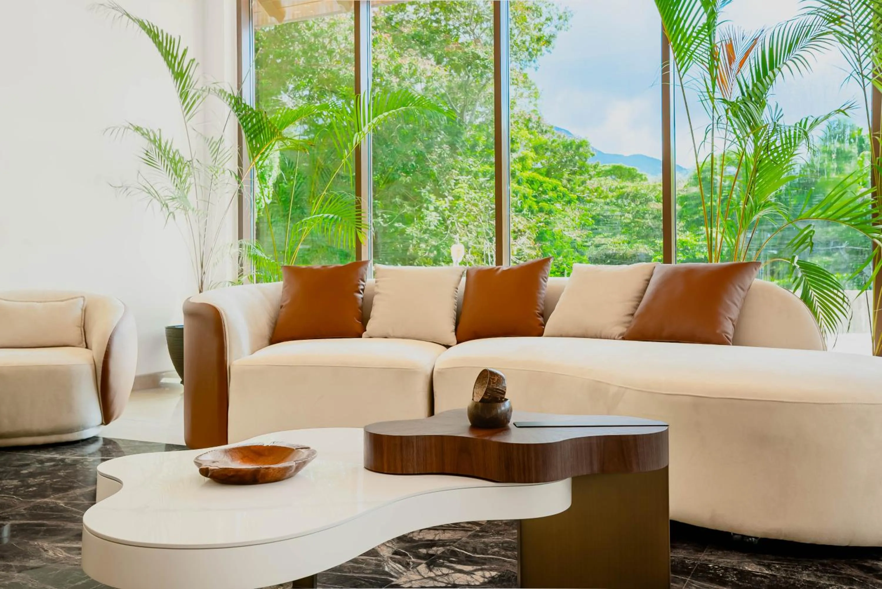Communal lounge/ TV room in Gardens Hill Resort & Spa
