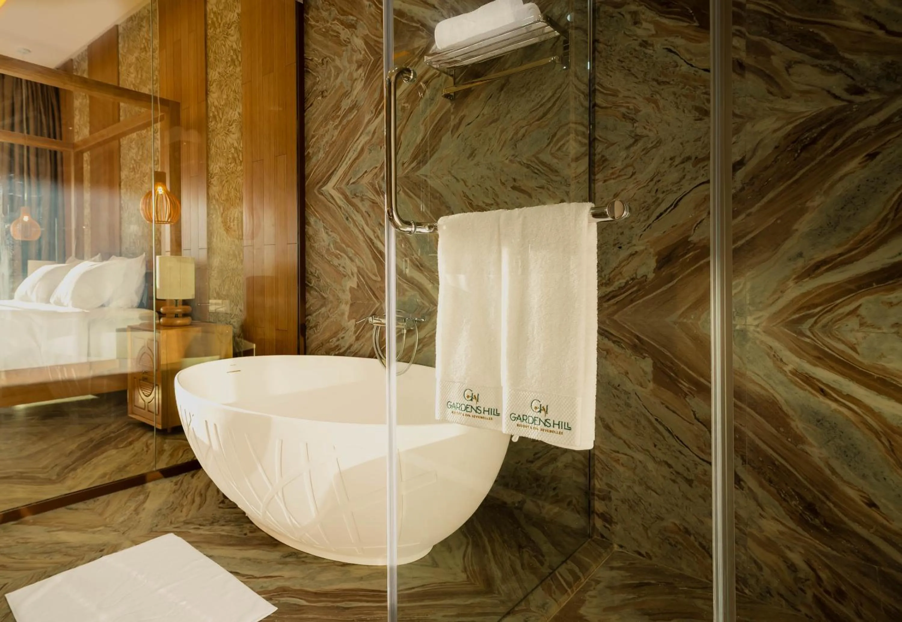 Shower in Gardens Hill Resort & Spa