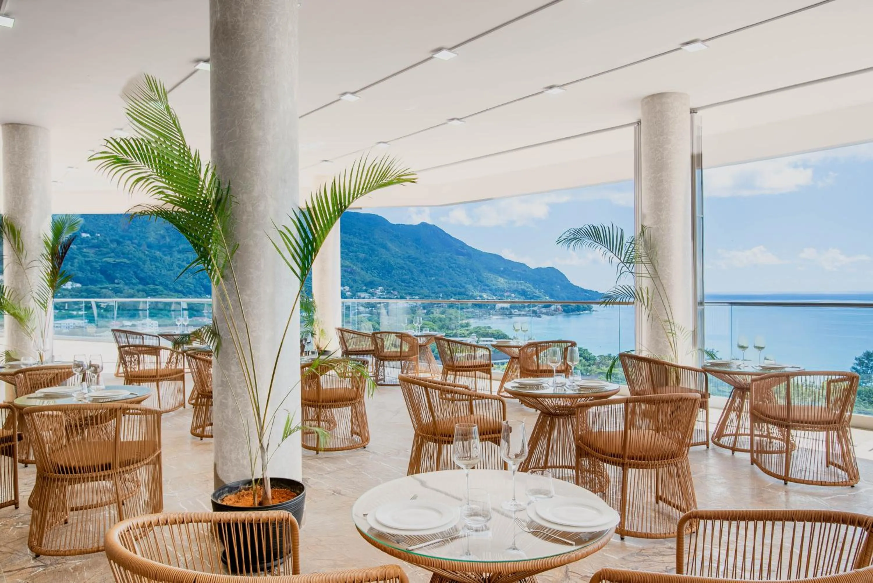 Restaurant/places to eat in Gardens Hill Resort & Spa