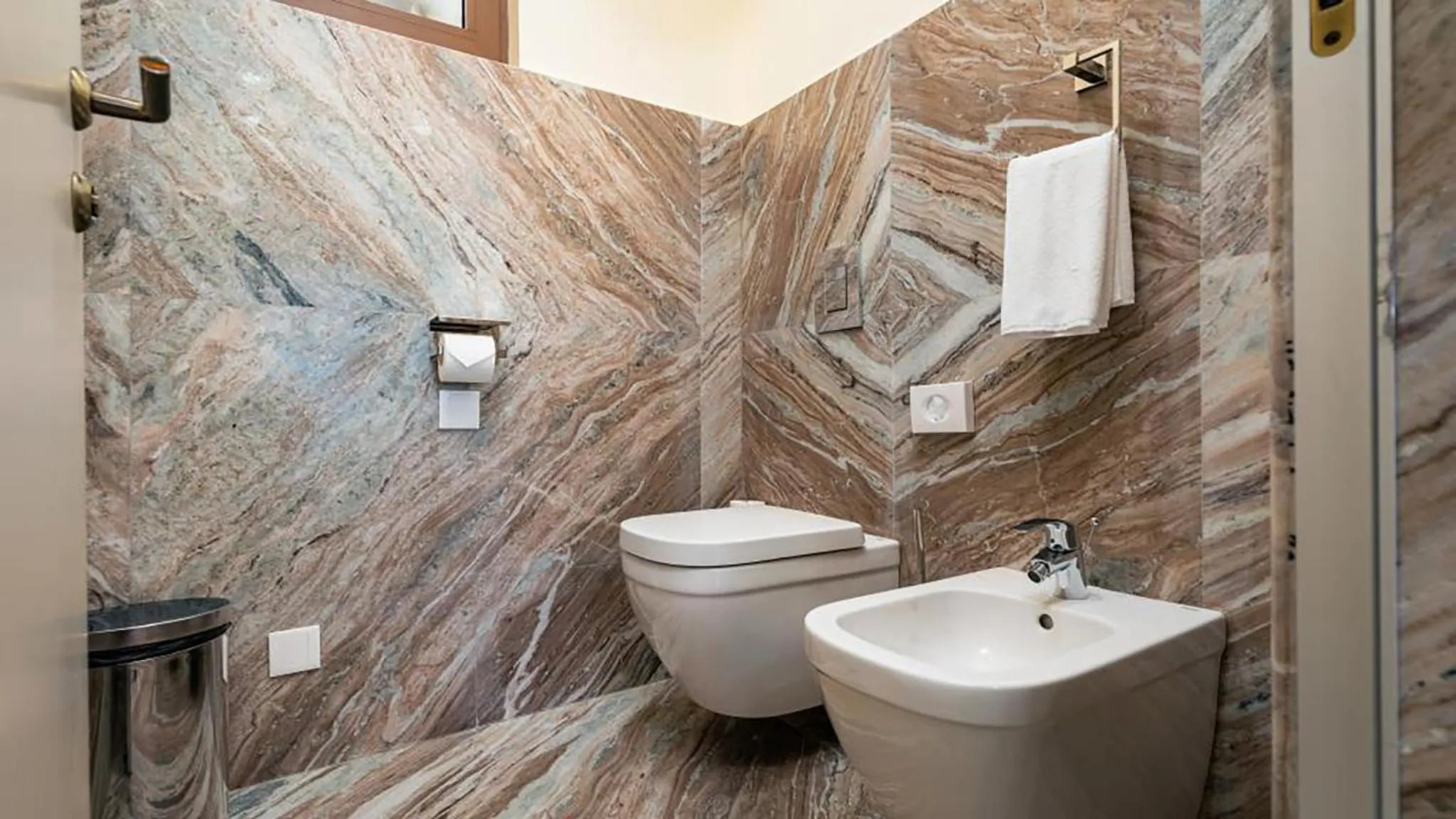 Toilet in Gardens Hill Resort & Spa