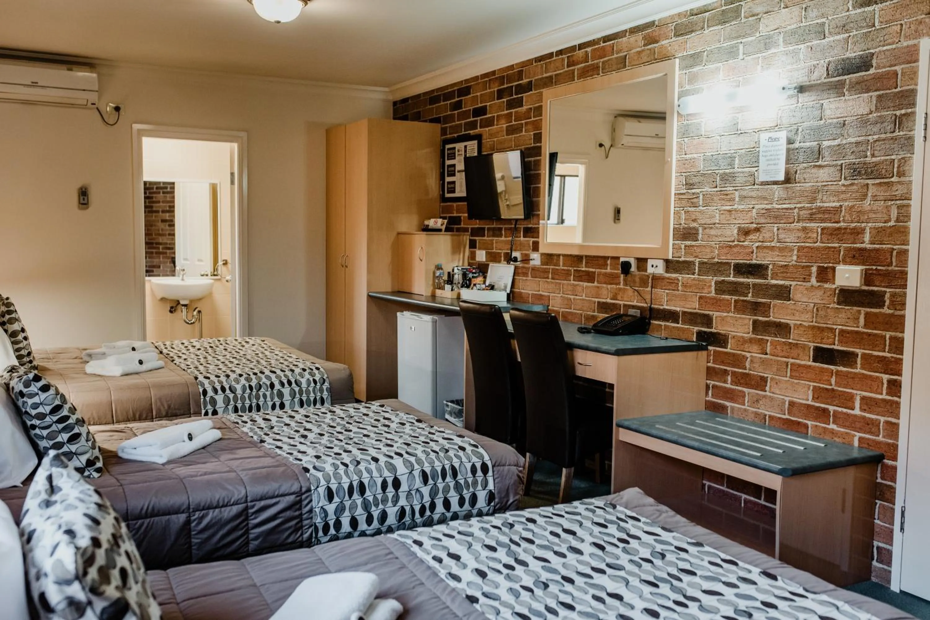 Bed in Inverell Terrace Motor Lodge