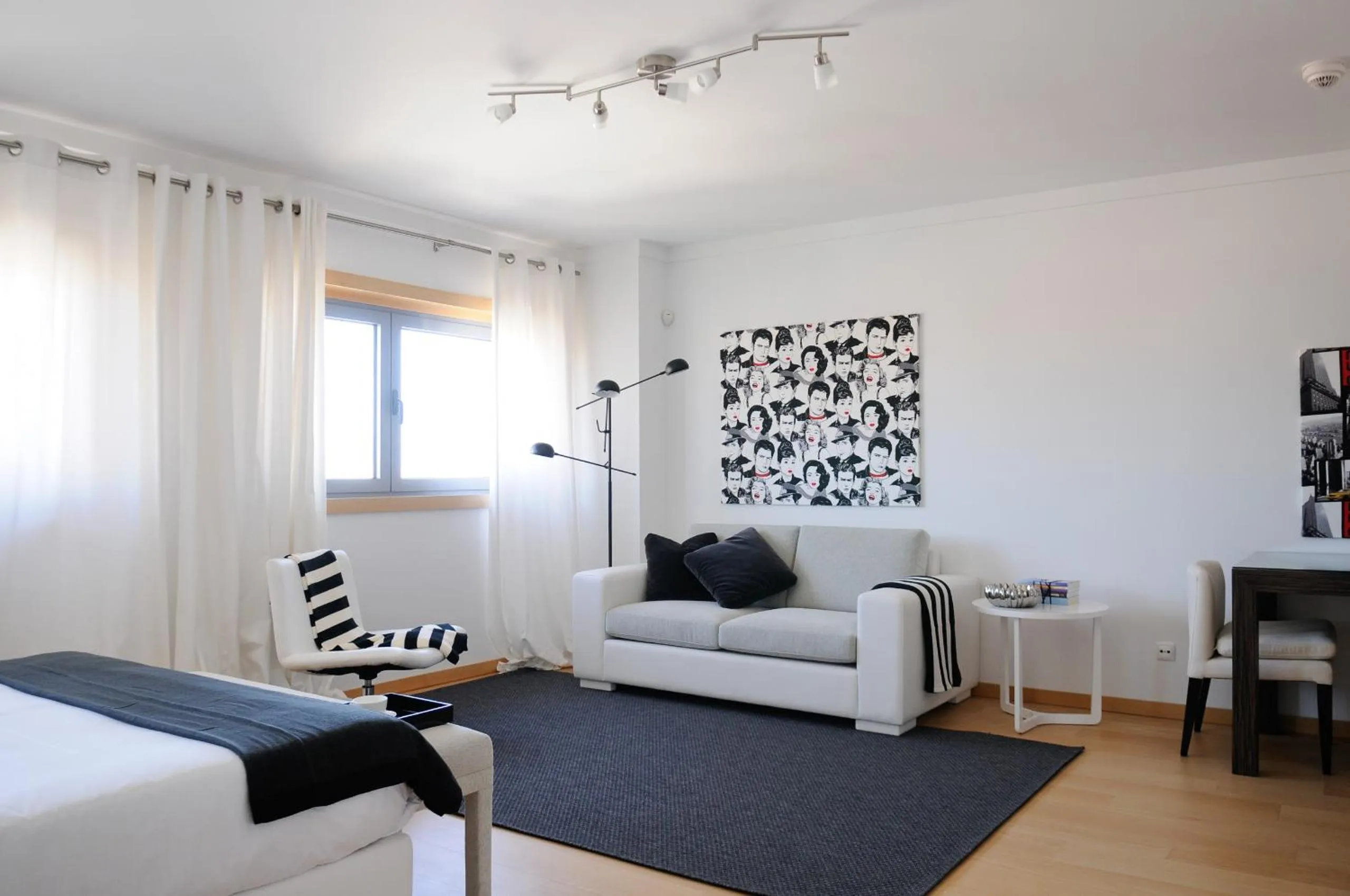 Communal lounge/ TV room, Bed in Panoramic Living