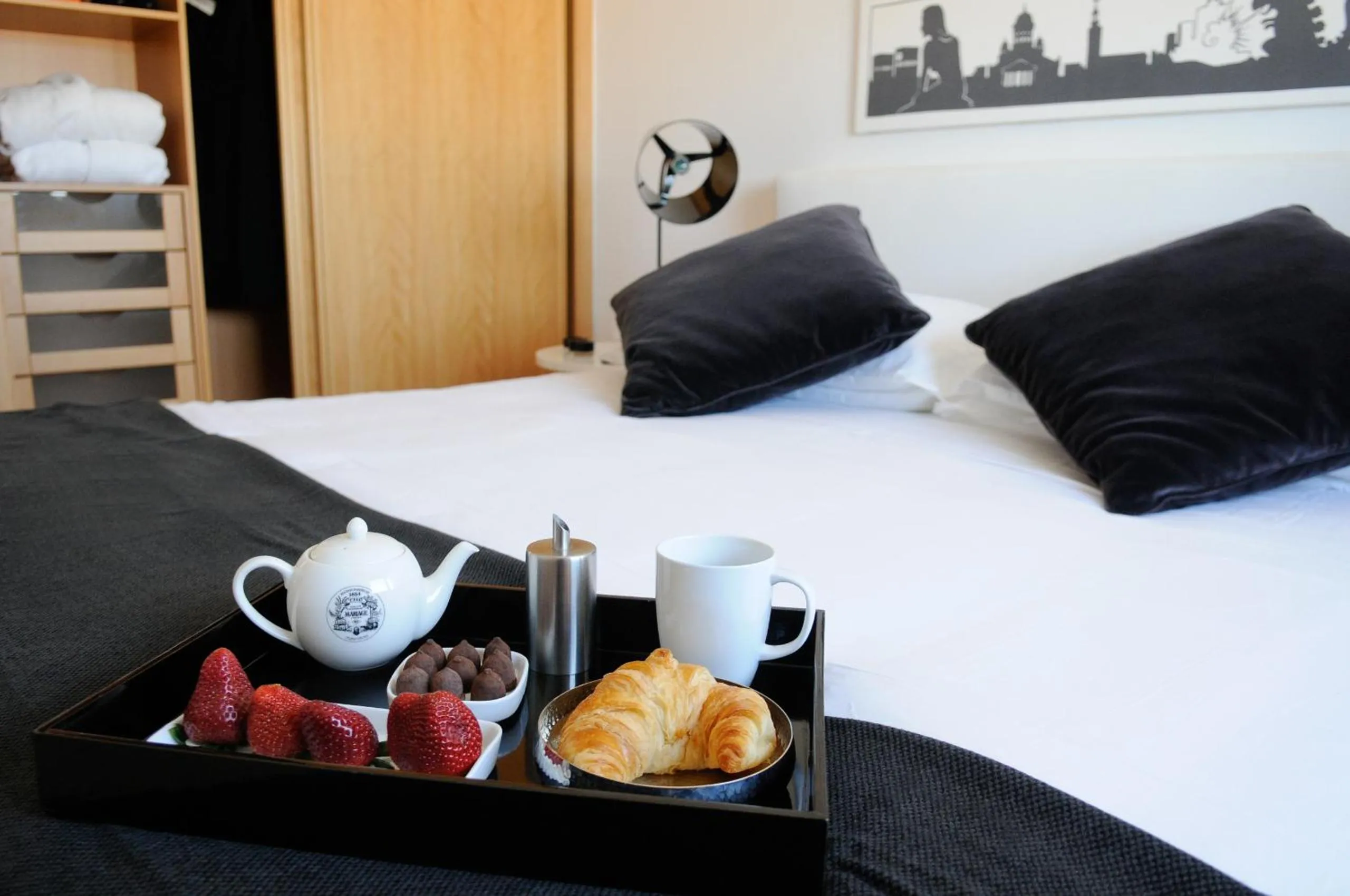 Bed in Panoramic Living