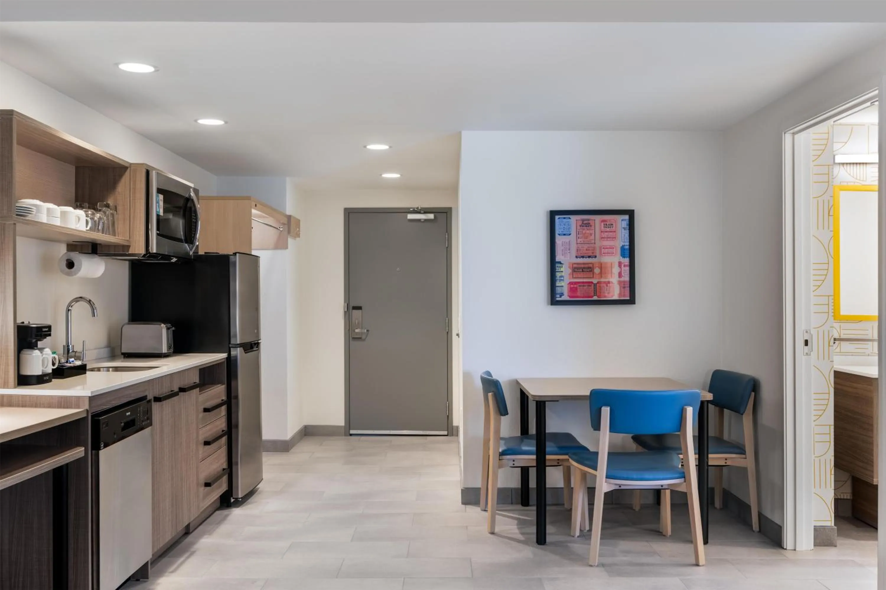 Kitchen or kitchenette in Home2 Suites By Hilton Altoona Des Moines