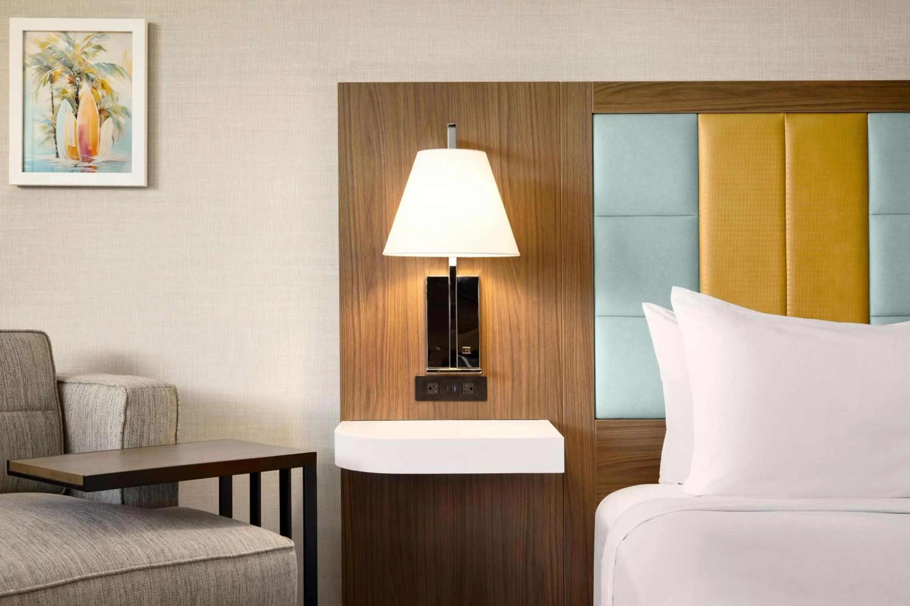 Bed in Hampton Inn & Suites Maui North Shore