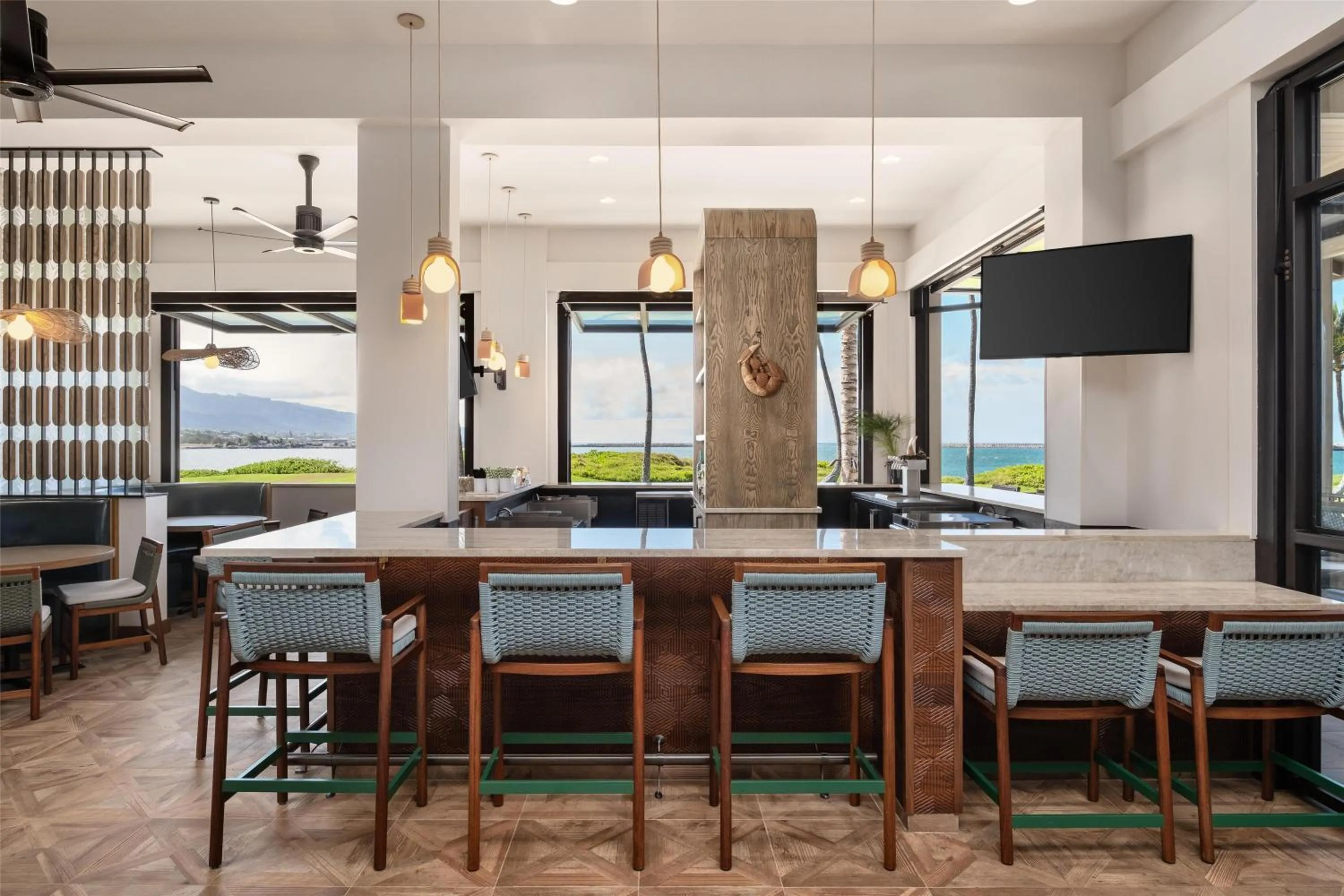 Lounge or bar in Hampton Inn & Suites Maui North Shore