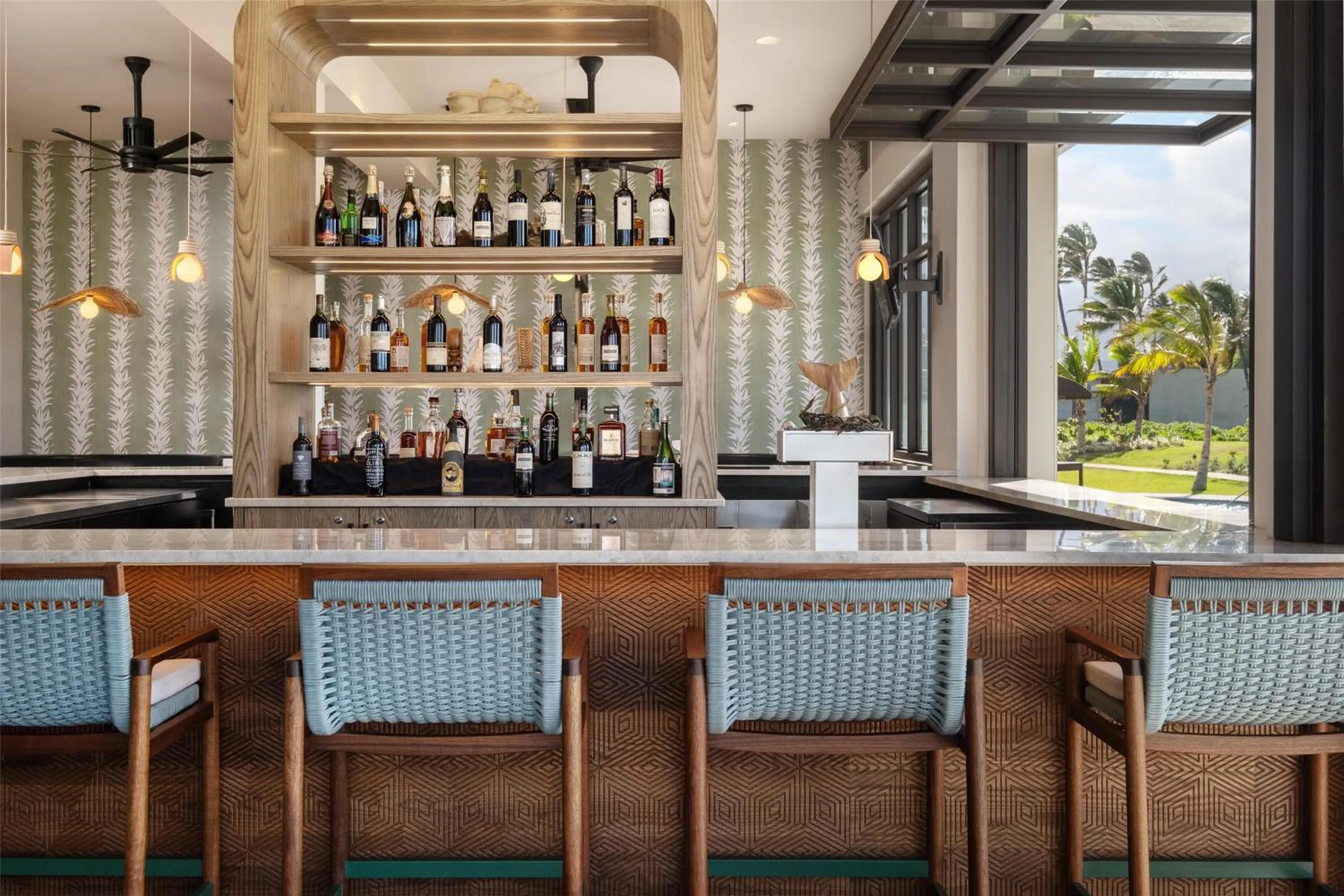 Lounge or bar in Hampton Inn & Suites Maui North Shore