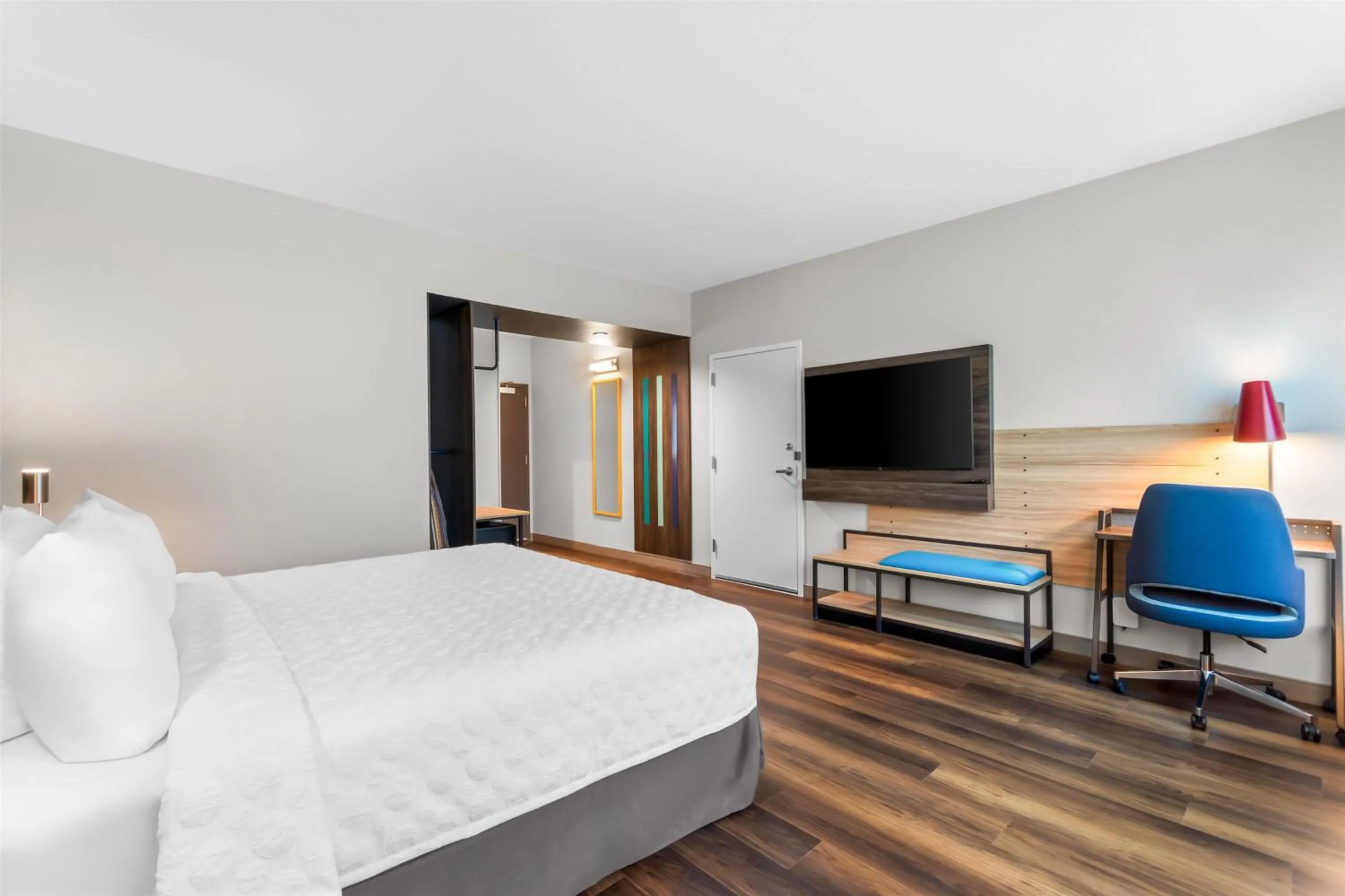 Bed in Tru By Hilton Pensacola I-10 North Davis Highway