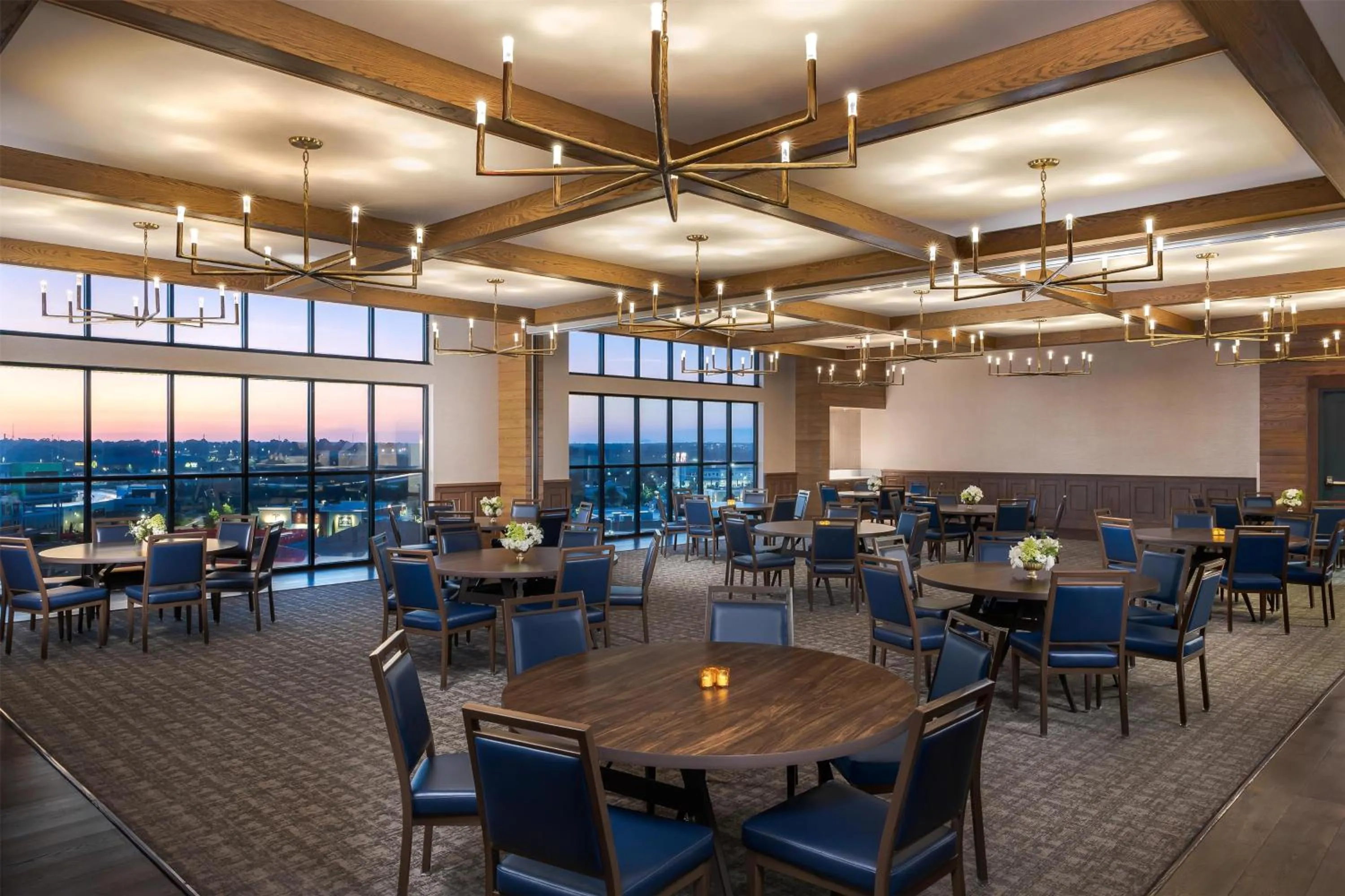 Meeting/conference room in Hotel Avail Rogers, Tapestry Collection By Hilton