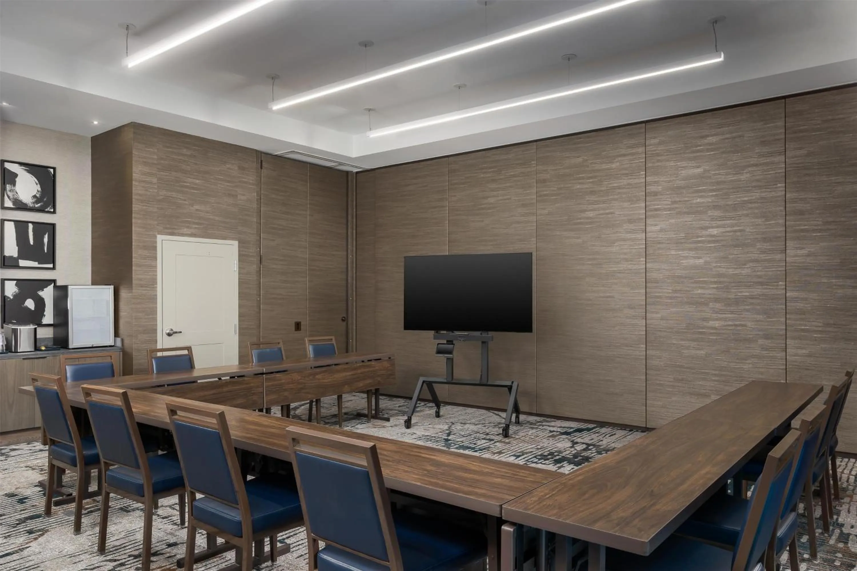Meeting/conference room in Hotel Avail Rogers, Tapestry Collection By Hilton