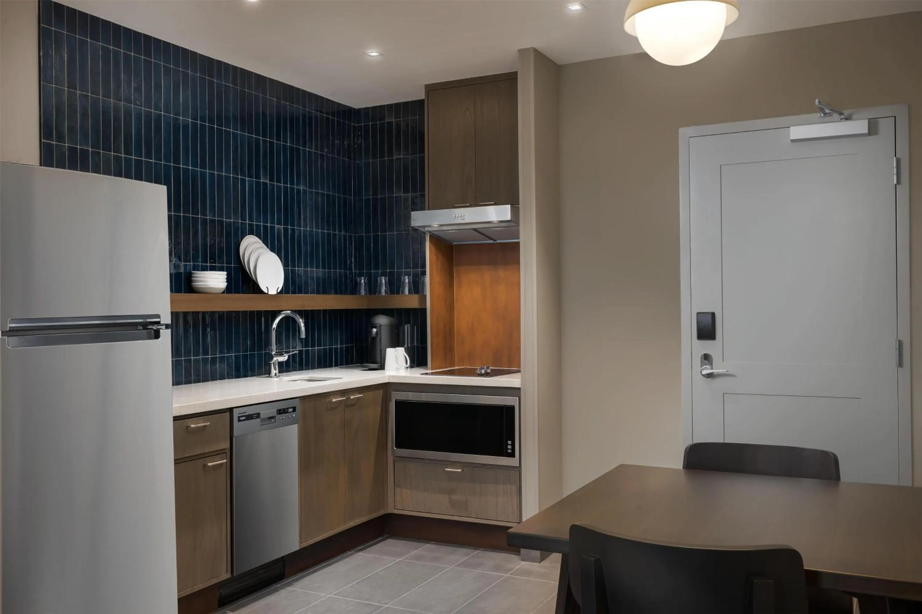 Kitchen or kitchenette in Hotel Avail Rogers, Tapestry Collection By Hilton
