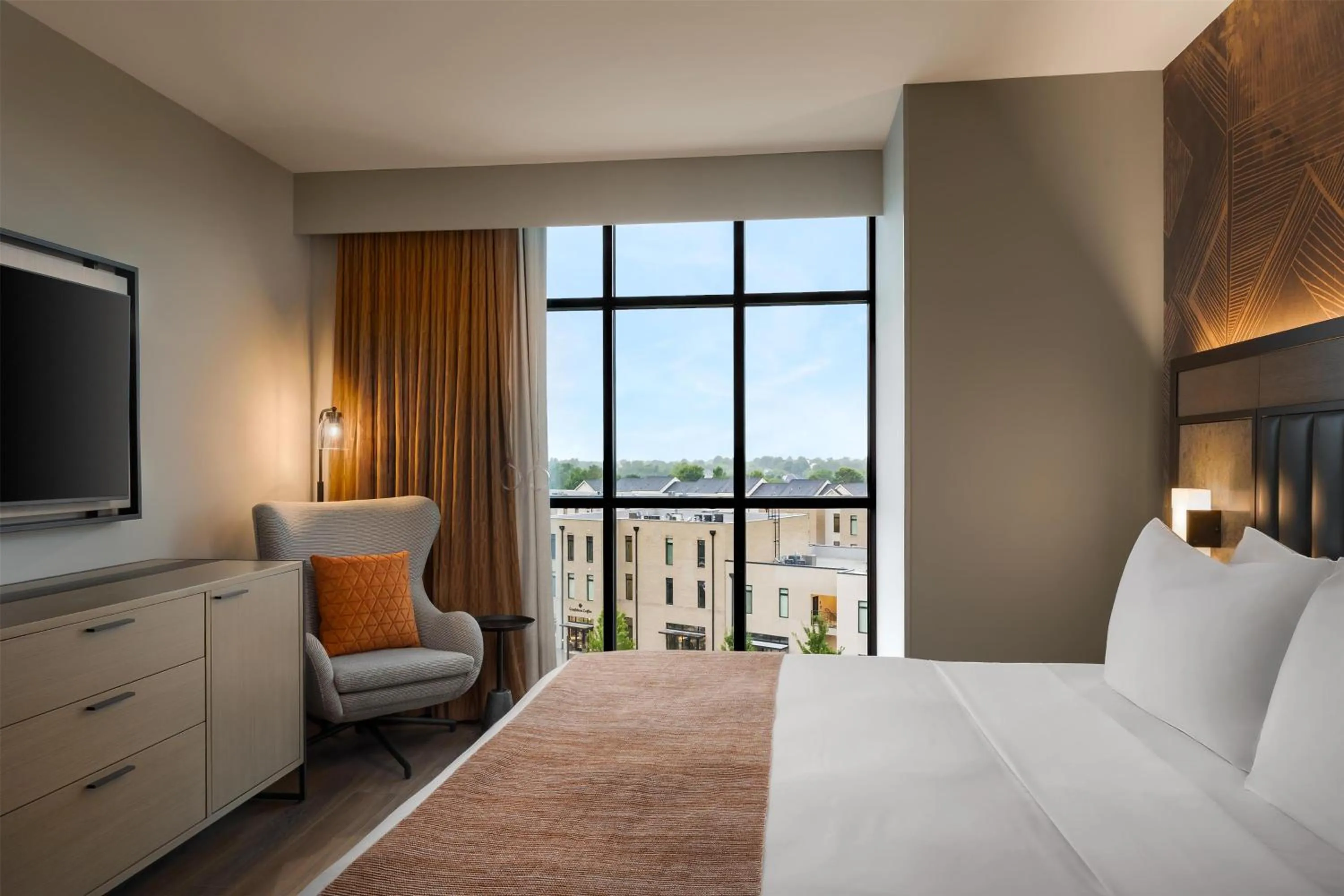 Bed in Hotel Avail Rogers, Tapestry Collection By Hilton