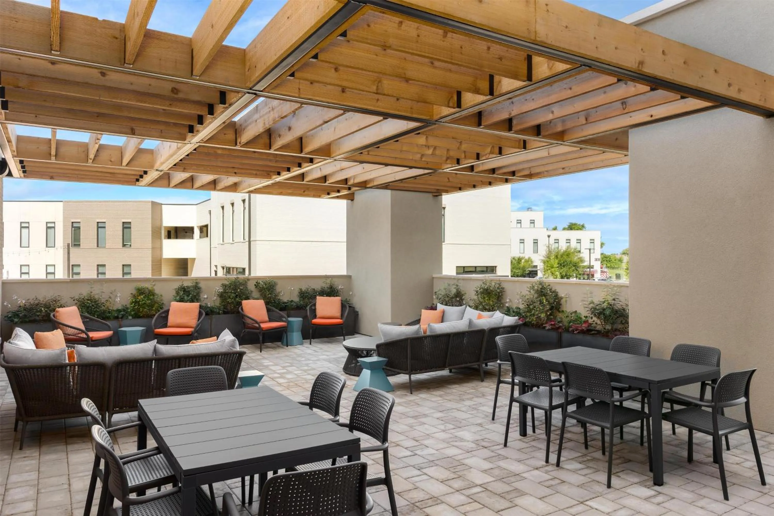 Patio in Hotel Avail Rogers, Tapestry Collection By Hilton