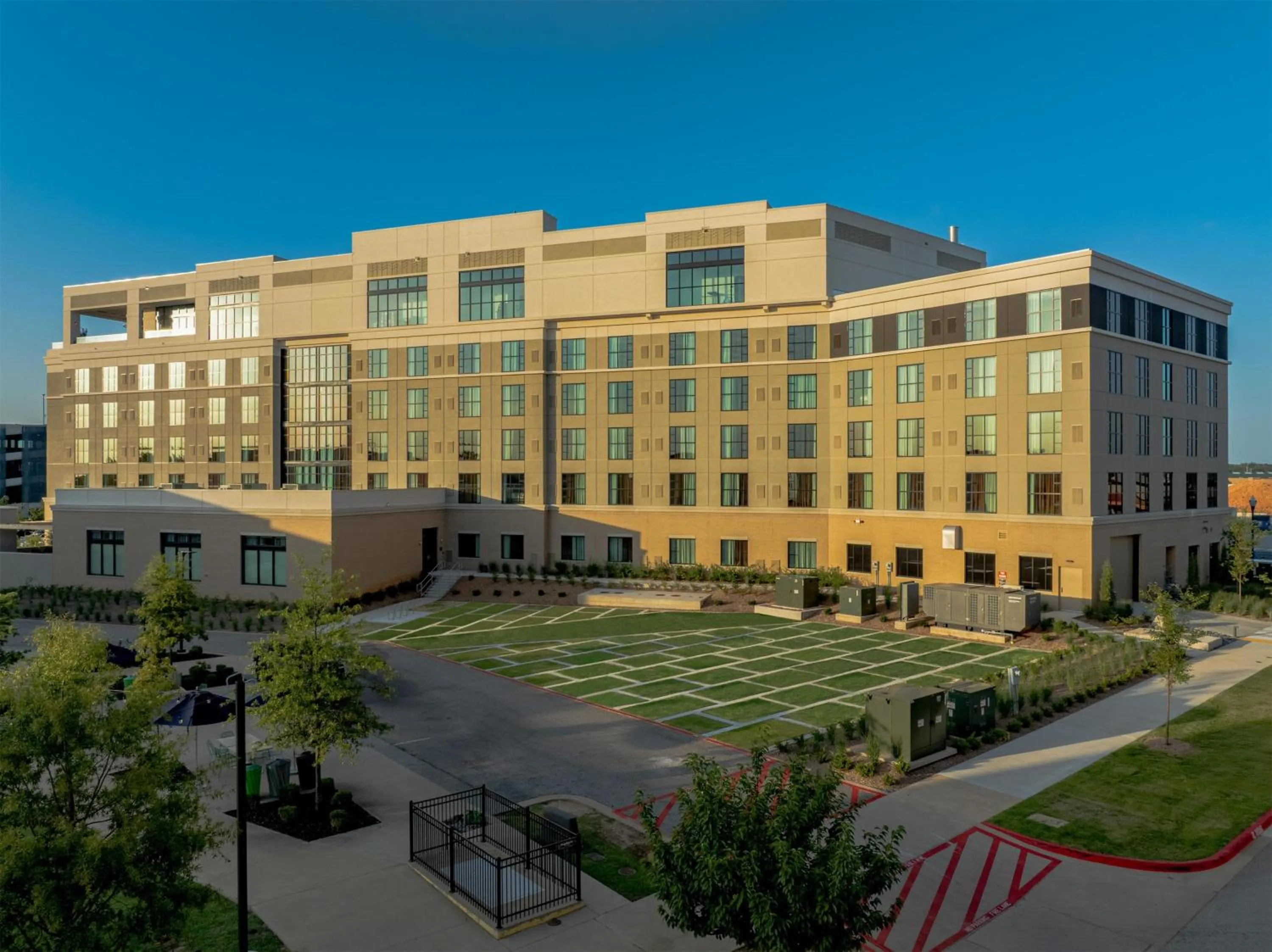 Property building in Hotel Avail Rogers, Tapestry Collection By Hilton