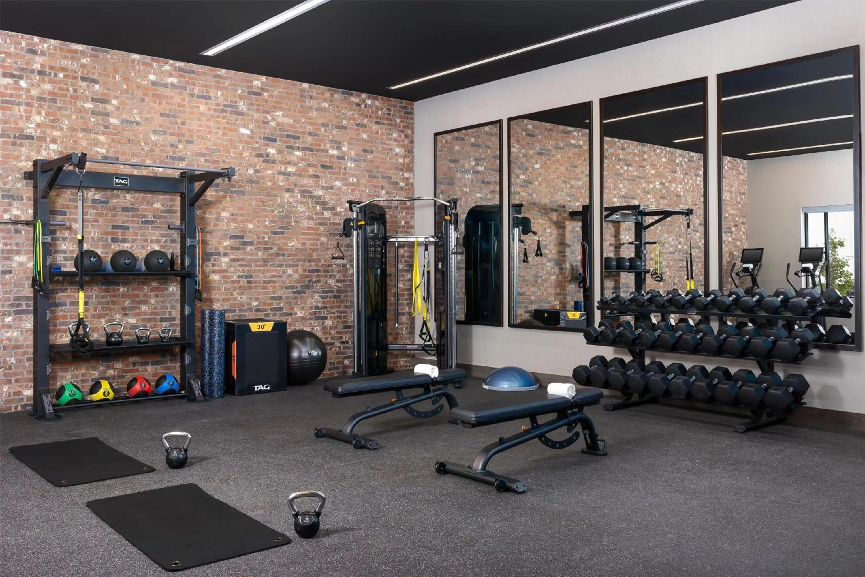 Fitness centre/facilities in Hotel Avail Rogers, Tapestry Collection By Hilton