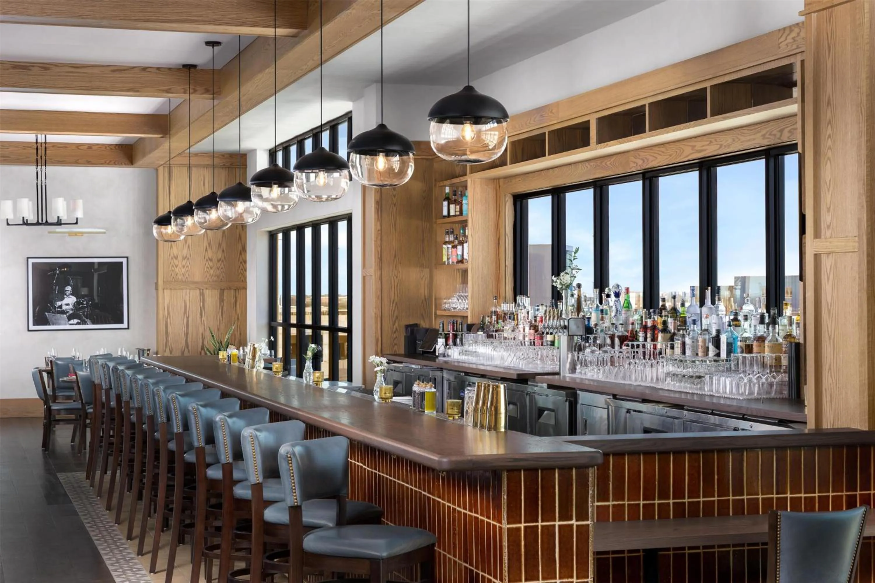 Lounge or bar in Hotel Avail Rogers, Tapestry Collection By Hilton