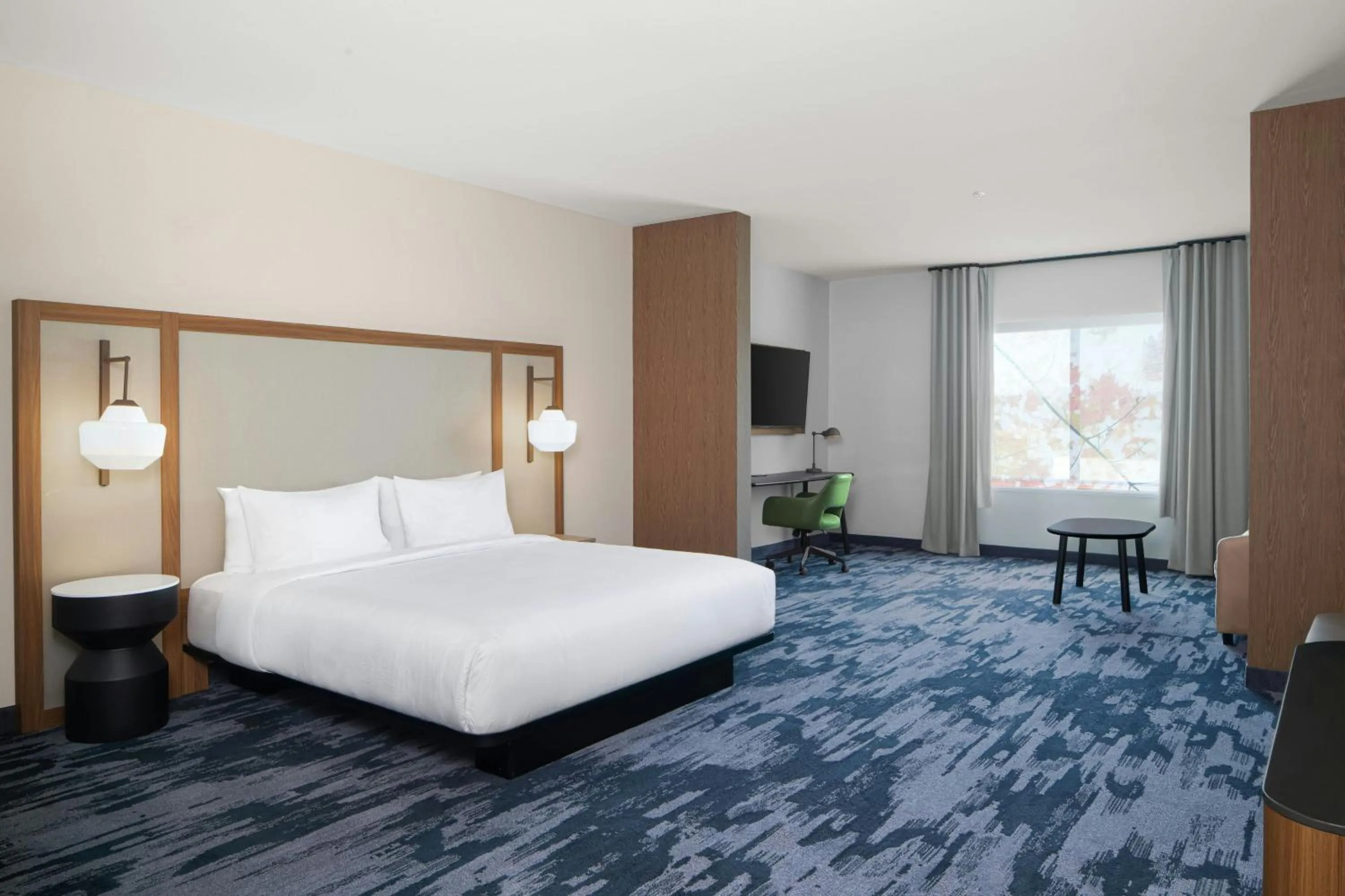Photo of the whole room, Bed in Fairfield Inn & Suites by Marriott Piedmont Greenville