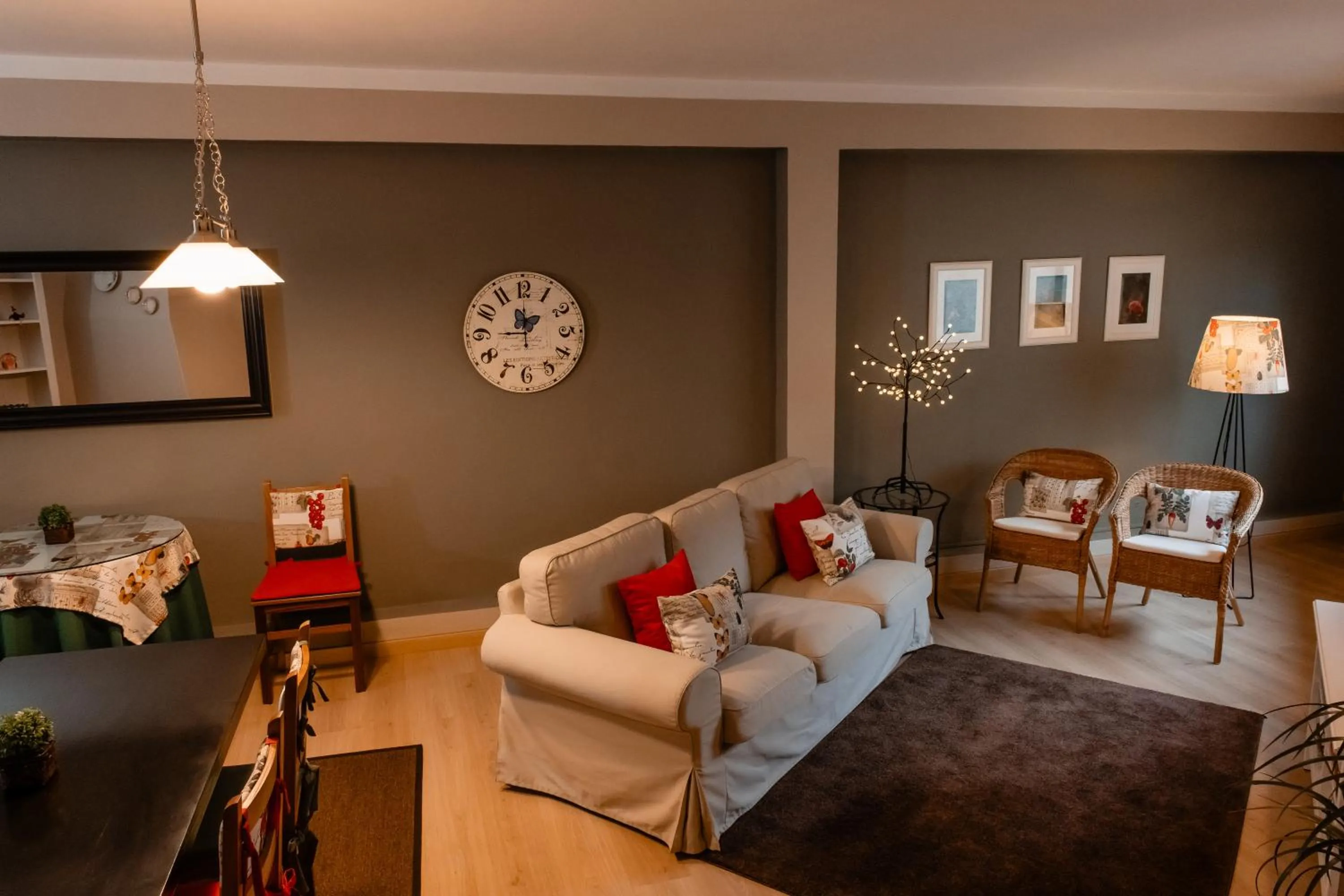 Communal lounge/ TV room in Casal da Viúva