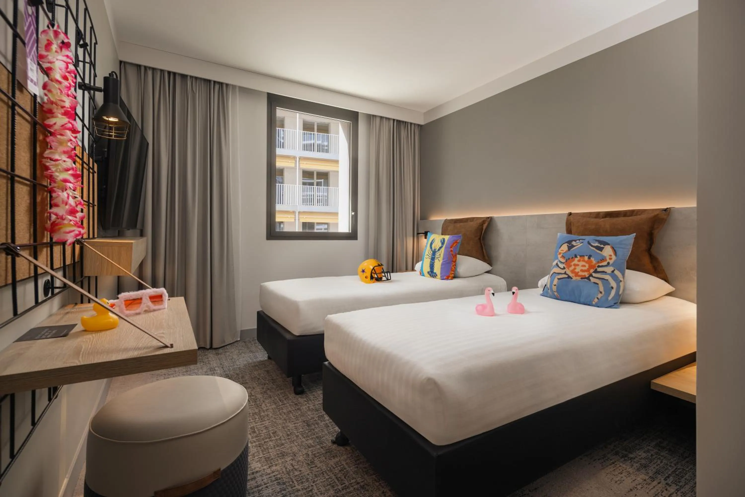 Bedroom, Bed in Moxy Nice