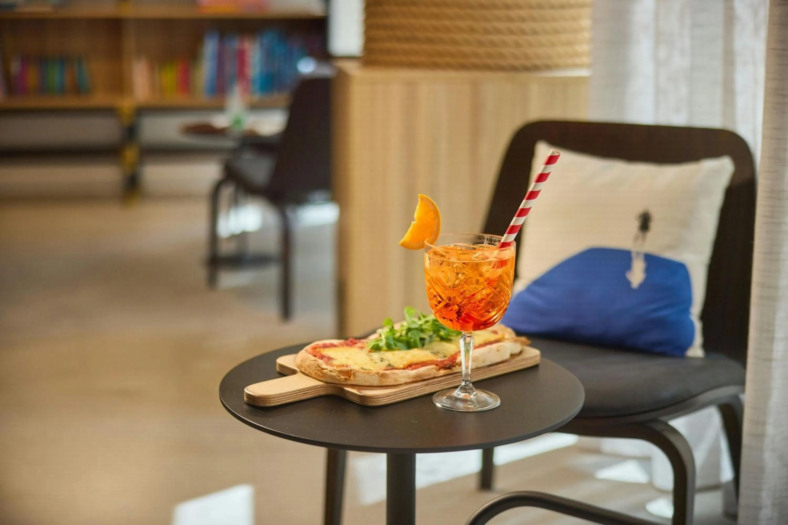 Restaurant/places to eat in Moxy Nice