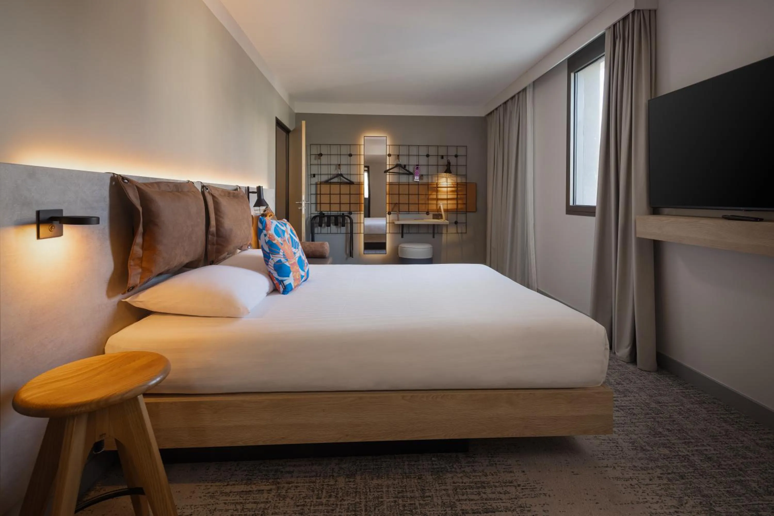 Bedroom, Bed in Moxy Nice