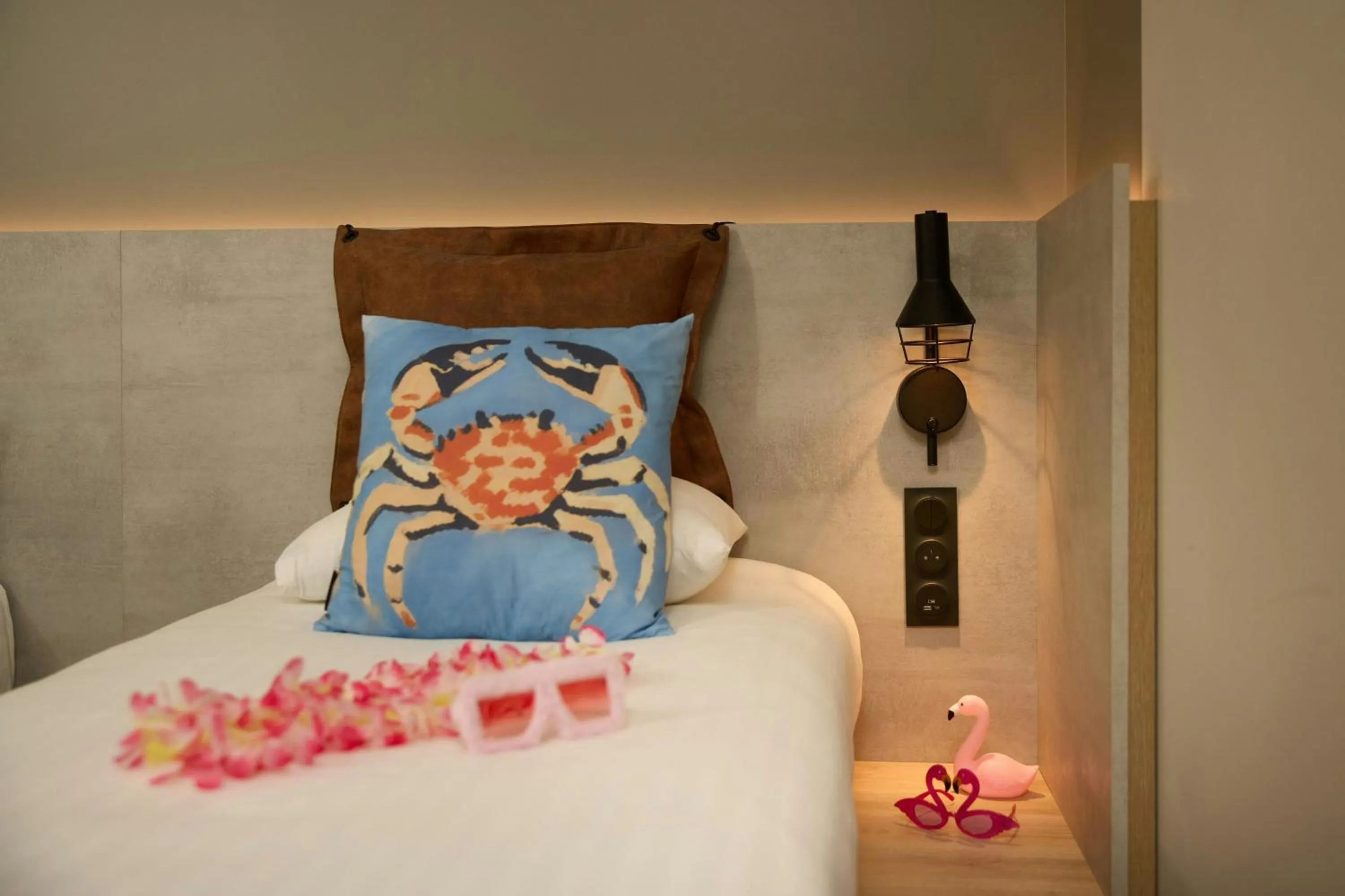 Photo of the whole room, Bed in Moxy Nice