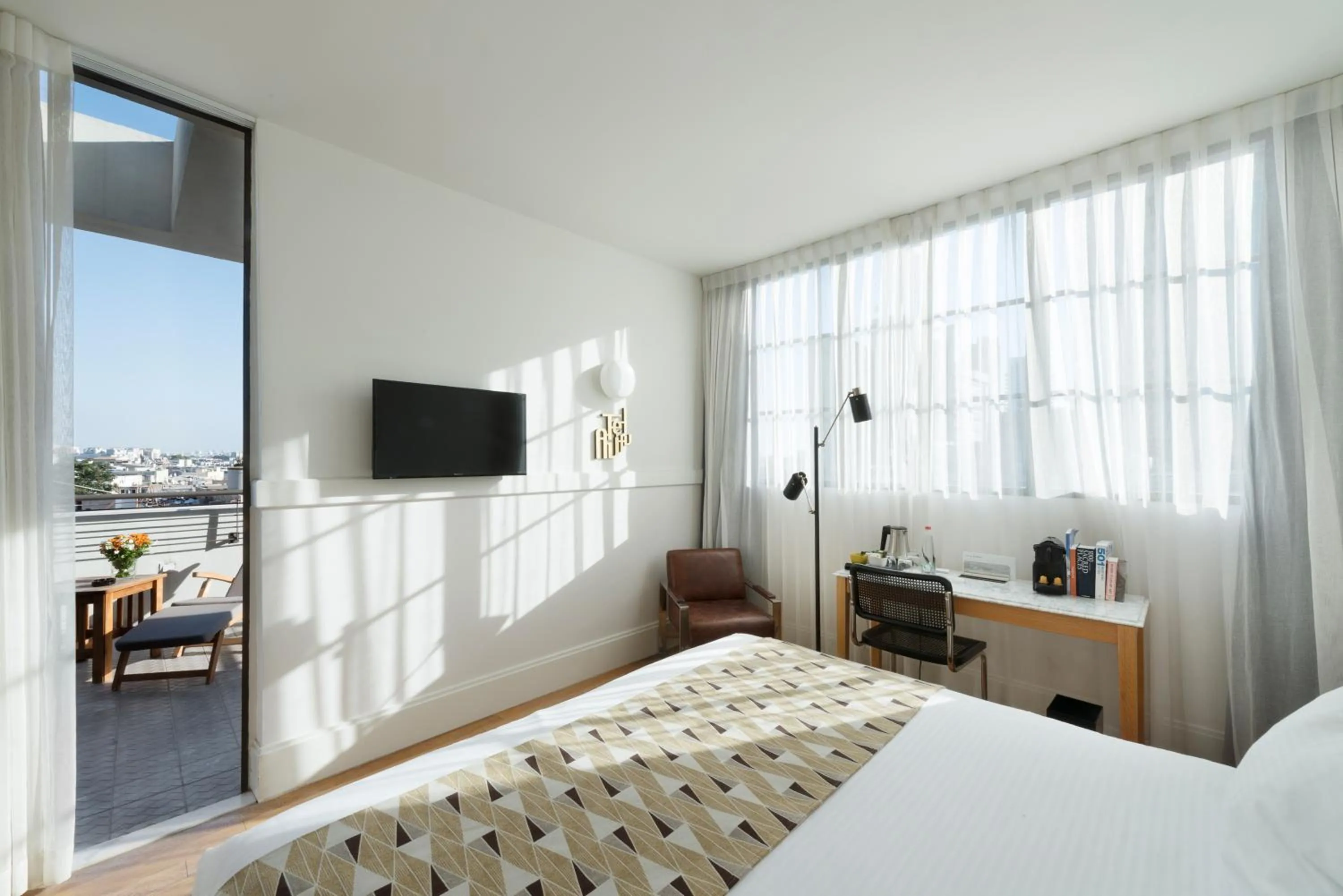 Balcony/Terrace, Bed in Lily & Bloom Boutique Hotel