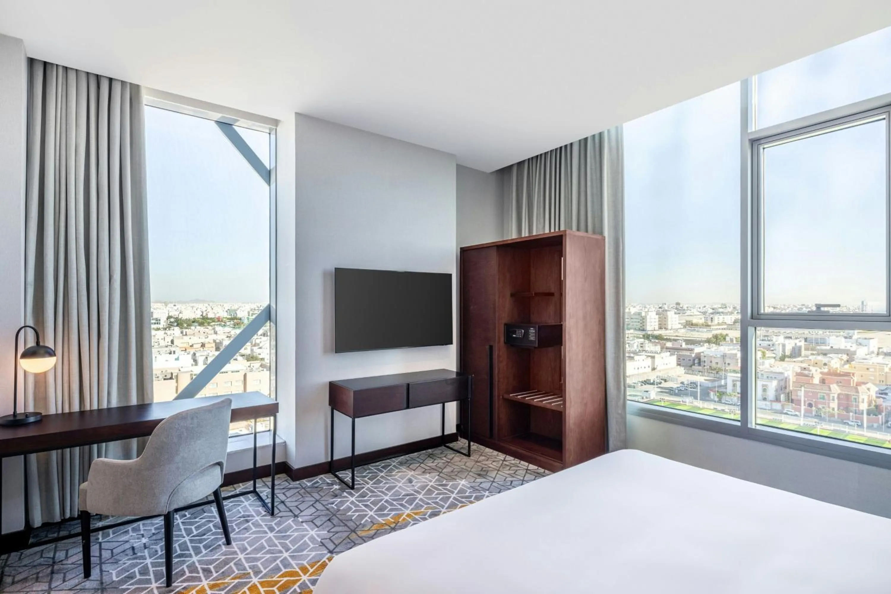 Photo of the whole room, Bed in Four Points by Sheraton Jeddah King Fahd Road