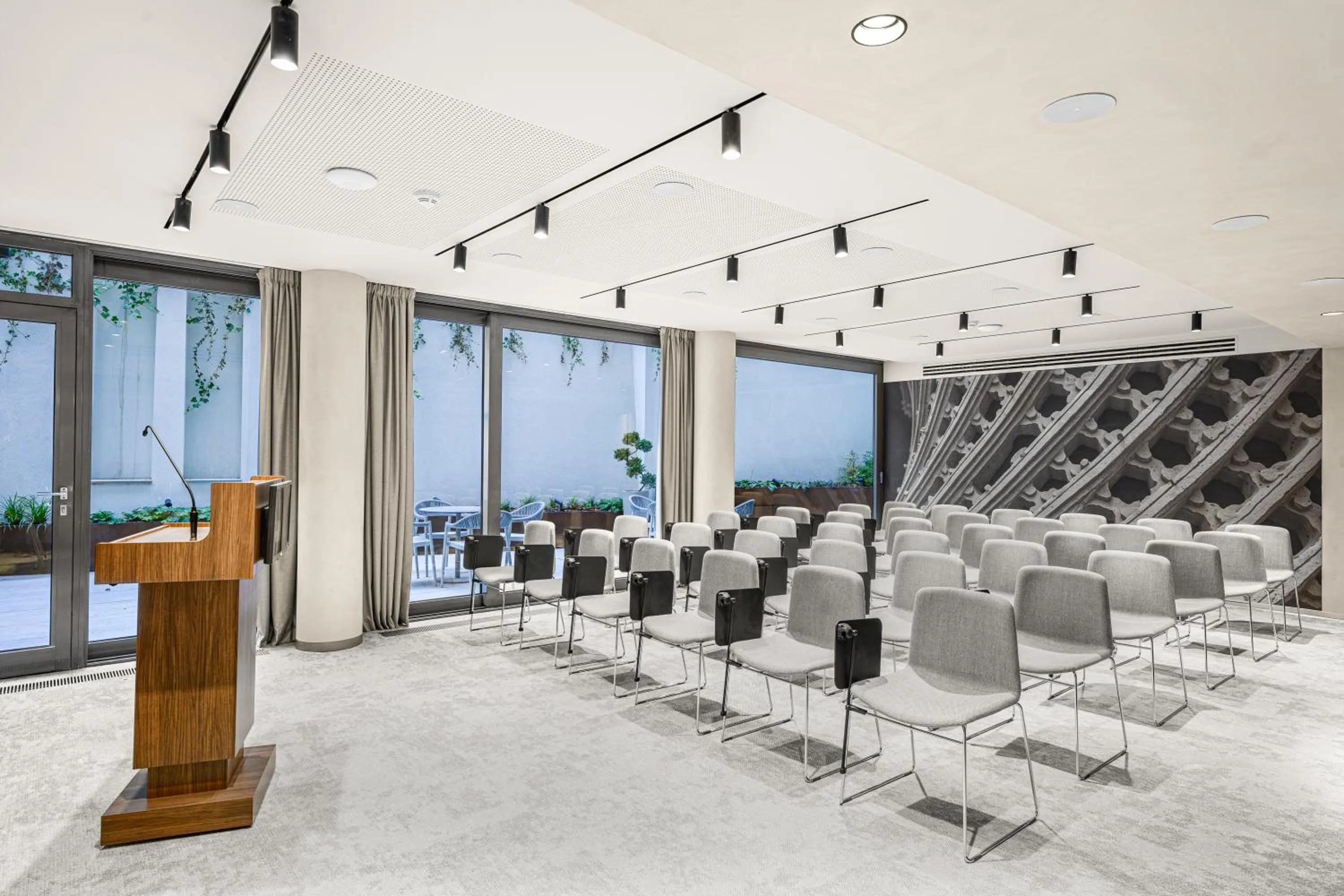 Meeting/conference room in Leon Hotel & Lounge Budapest