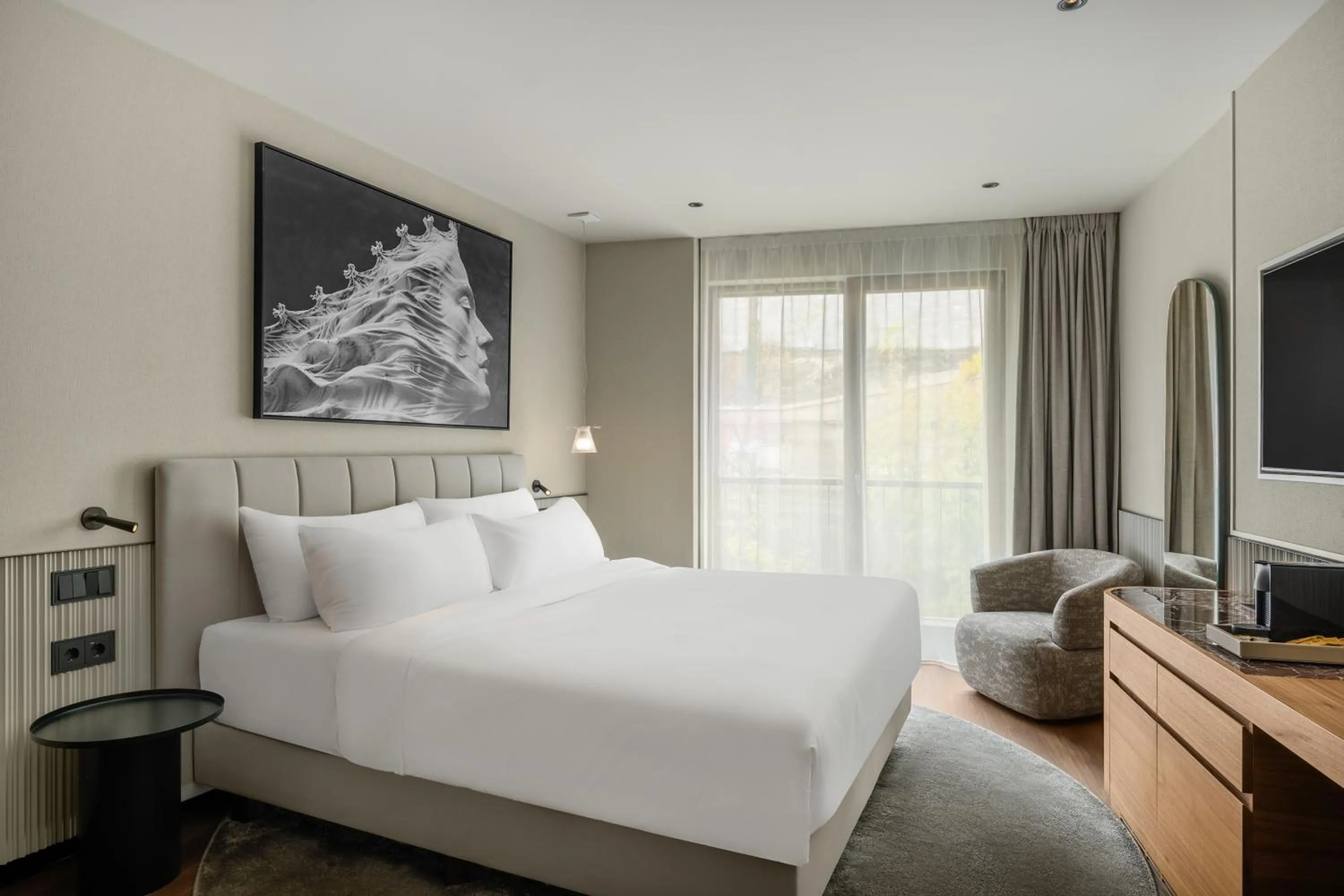 Bed in Leon Hotel & Lounge Budapest