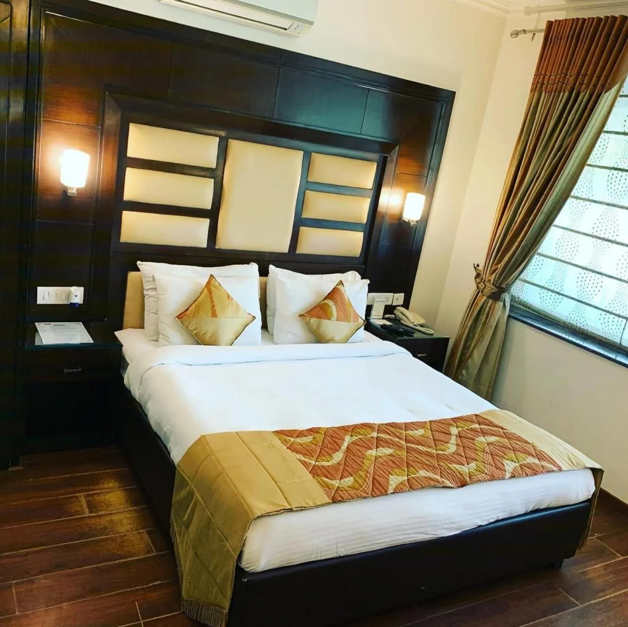 Bed in Hotel Southgate Delhi